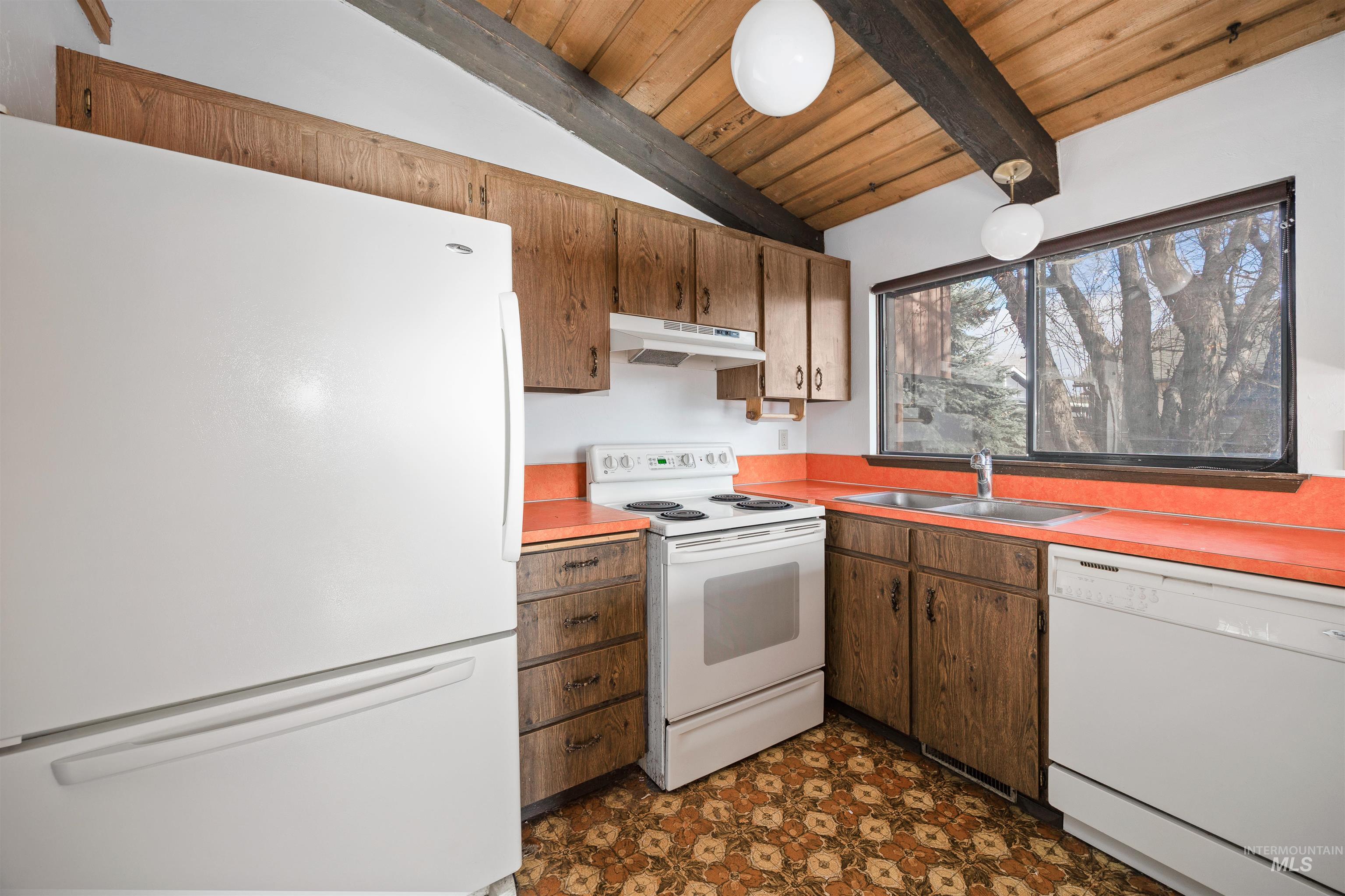 786 Meadows Drive Property Photo 15