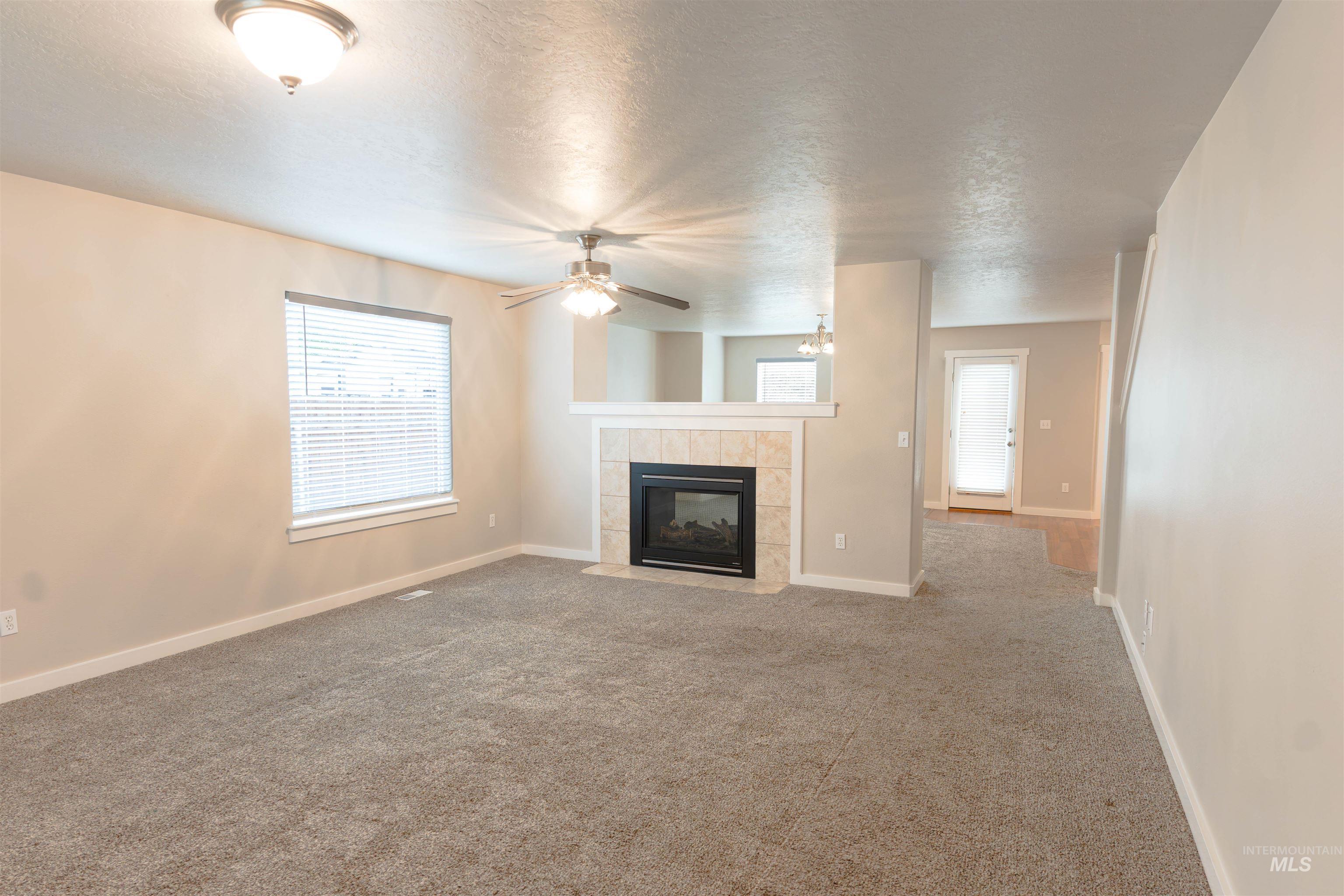 883 N Oxwich Ave Property Photo 6