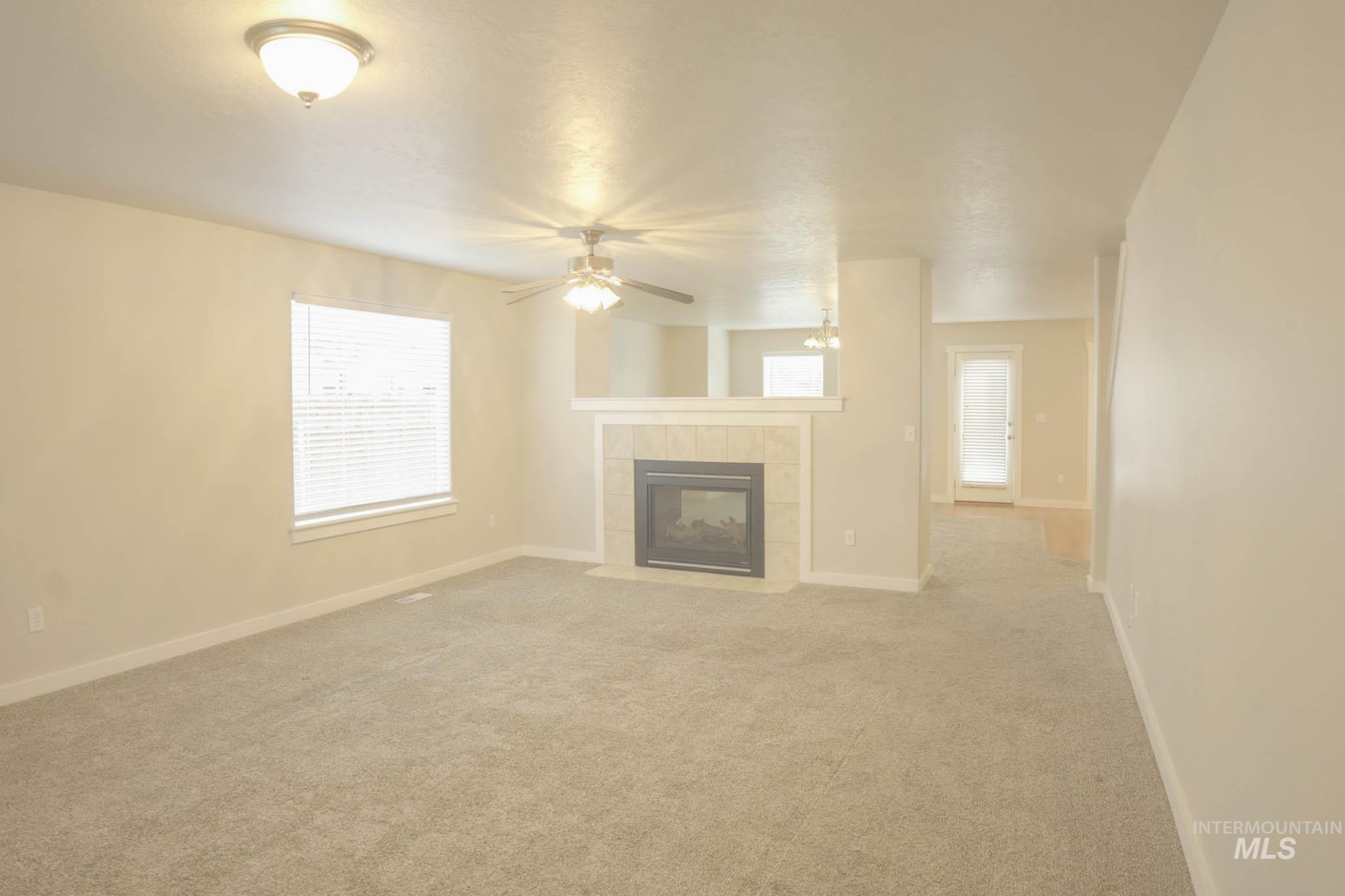 883 N Oxwich Ave Property Photo 7