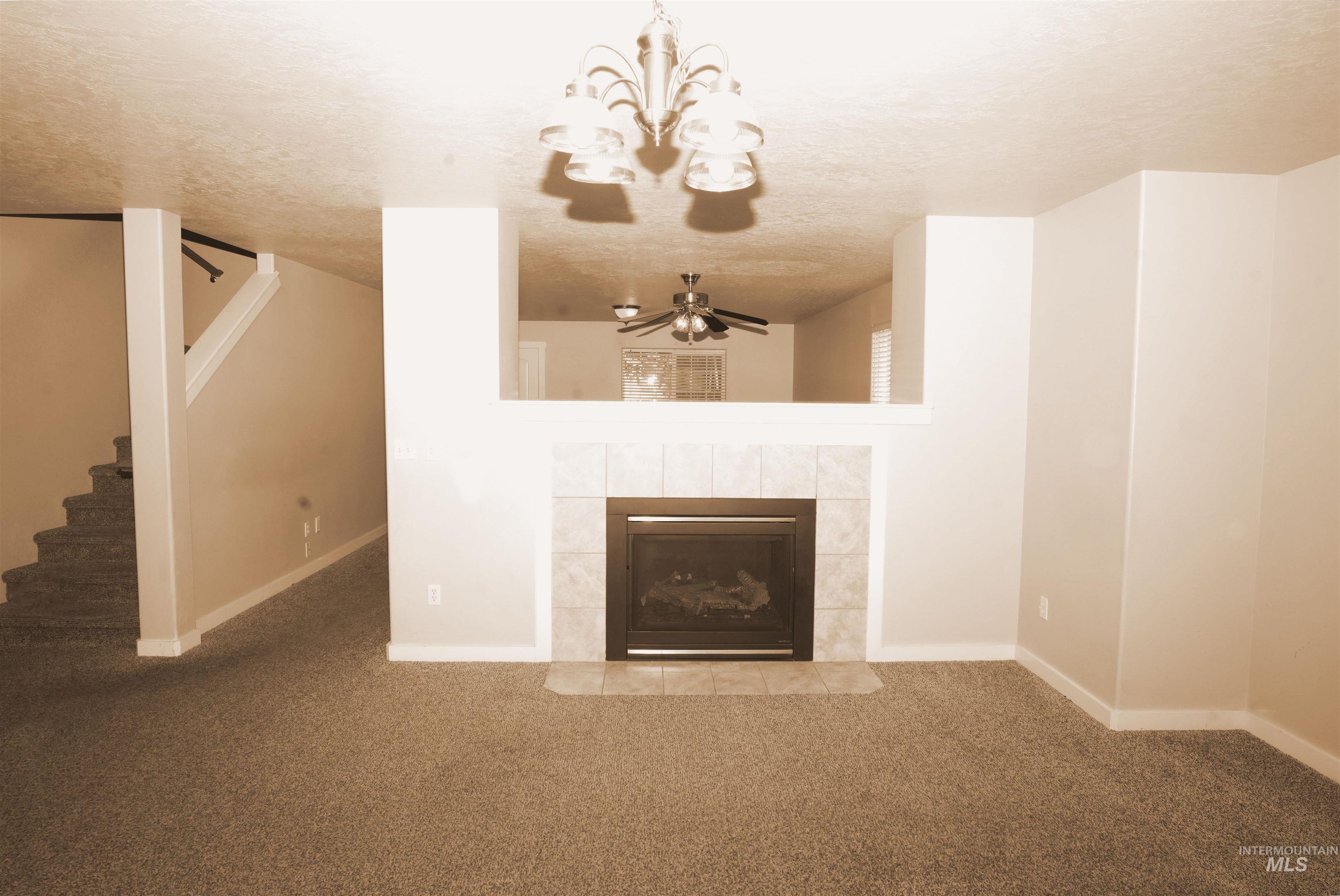 883 N Oxwich Ave Property Photo 8