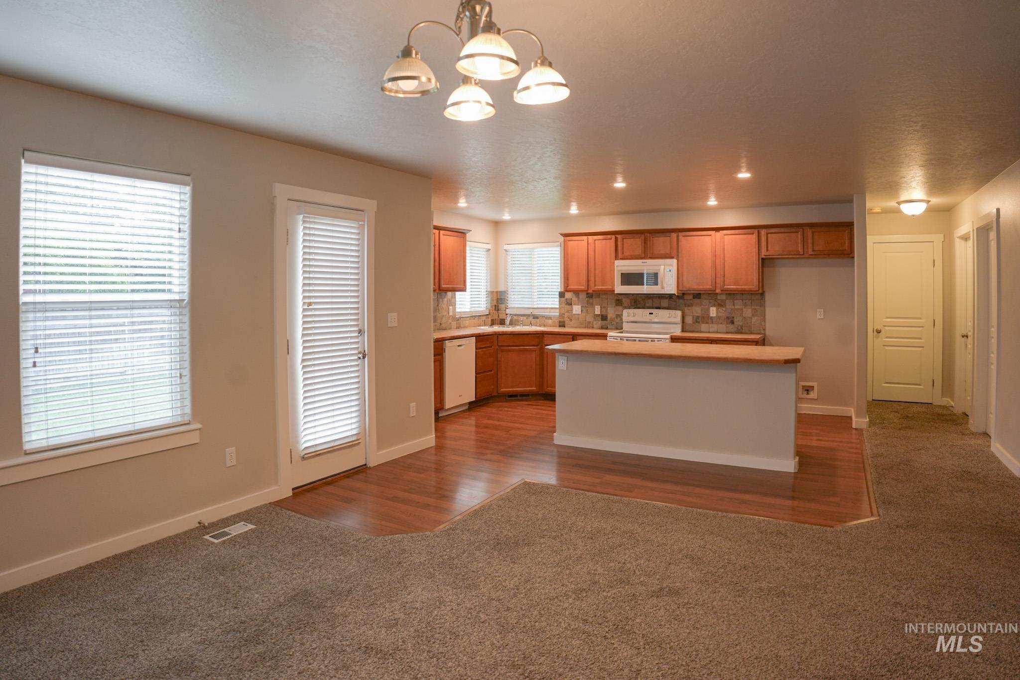 883 N Oxwich Ave Property Photo 12