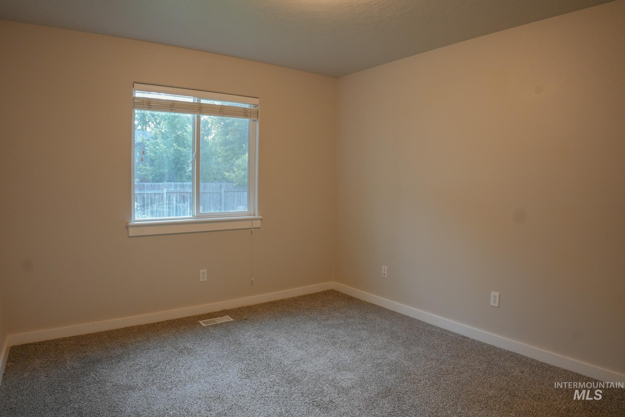 883 N Oxwich Ave Property Photo 15
