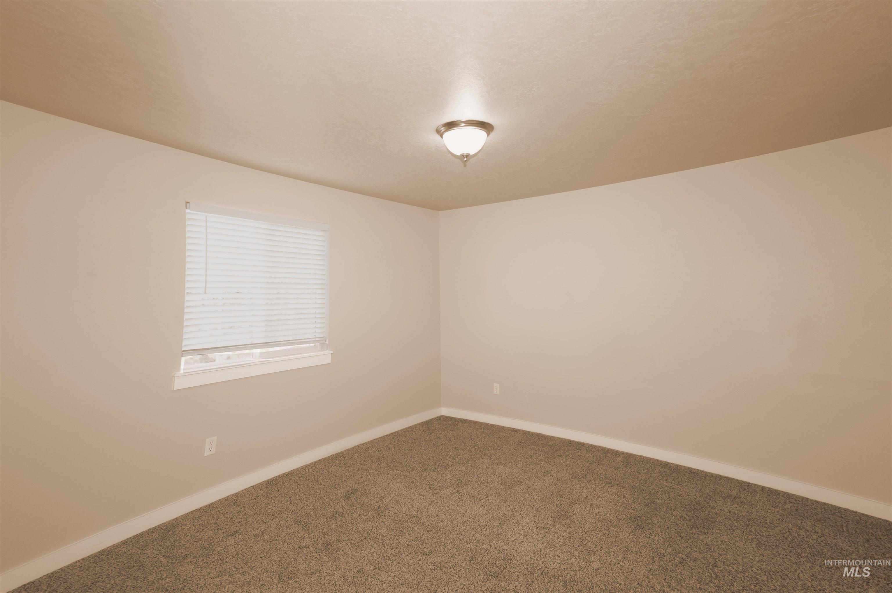 883 N Oxwich Ave Property Photo 26
