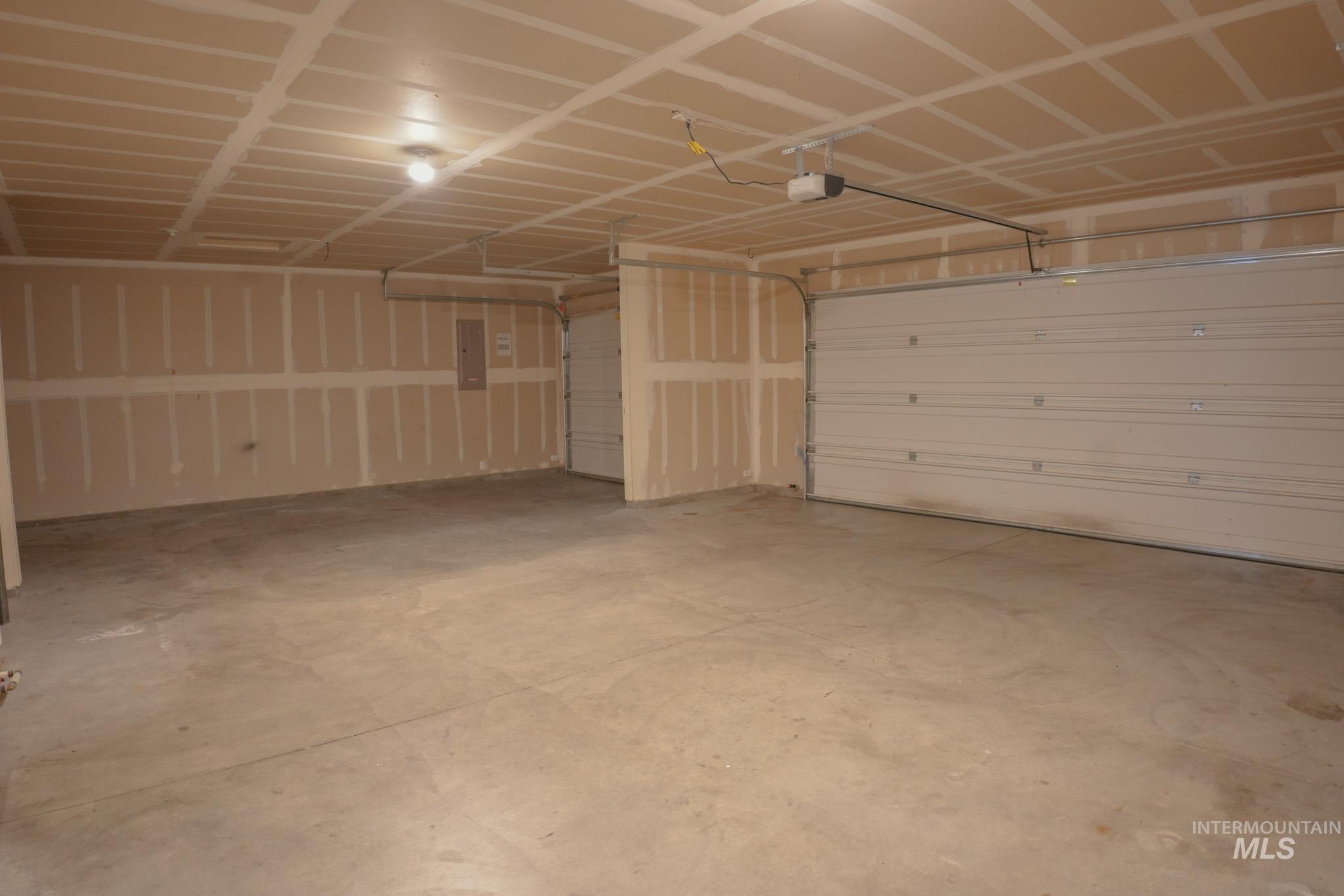 883 N Oxwich Ave Property Photo 32