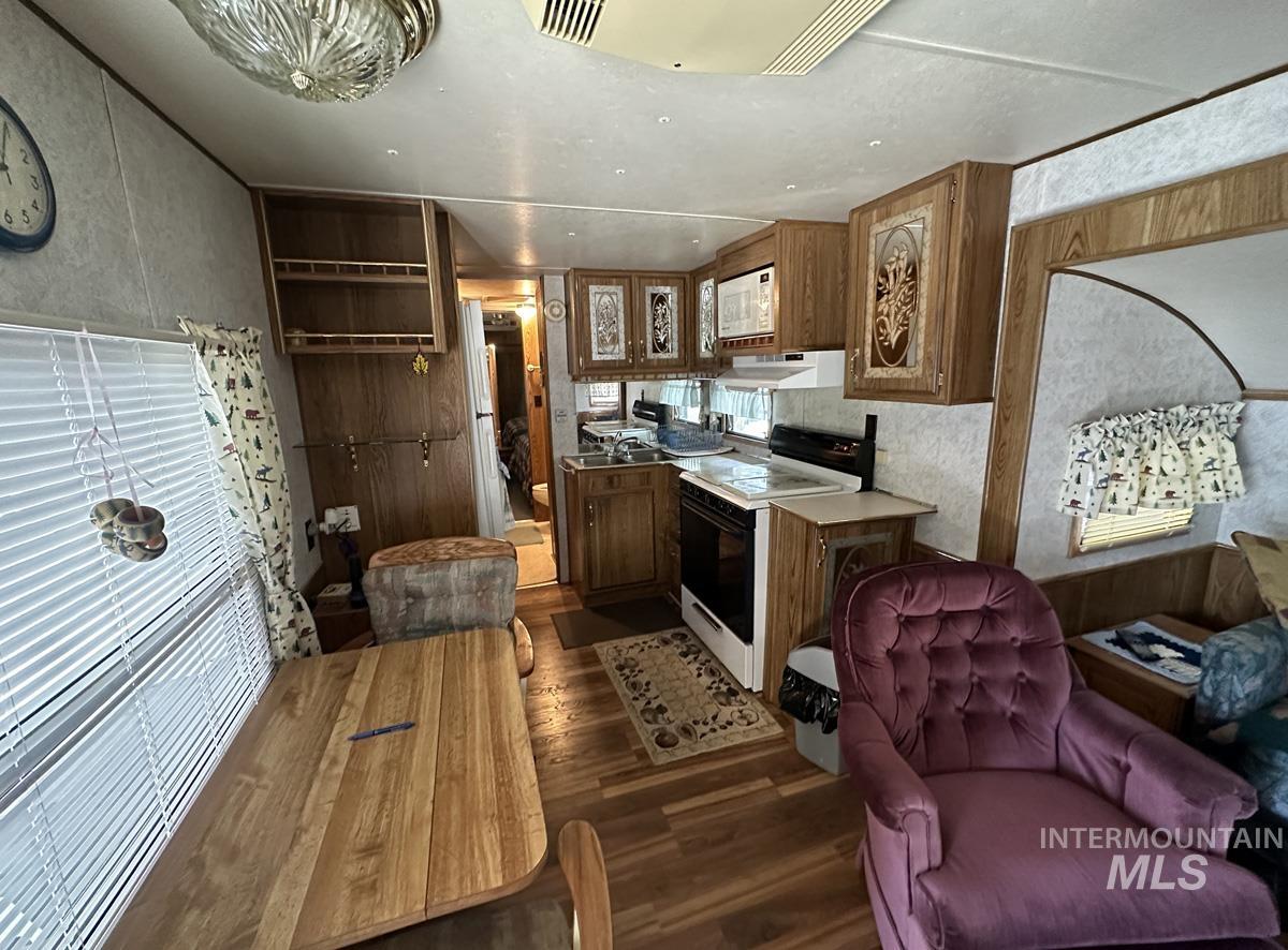 8 E Street Property Photo 5