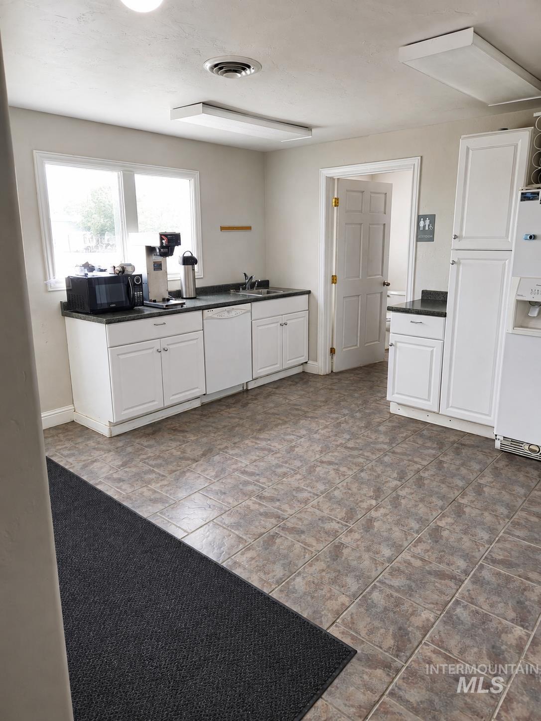 1646 Eldridge Avenue Property Photo 31