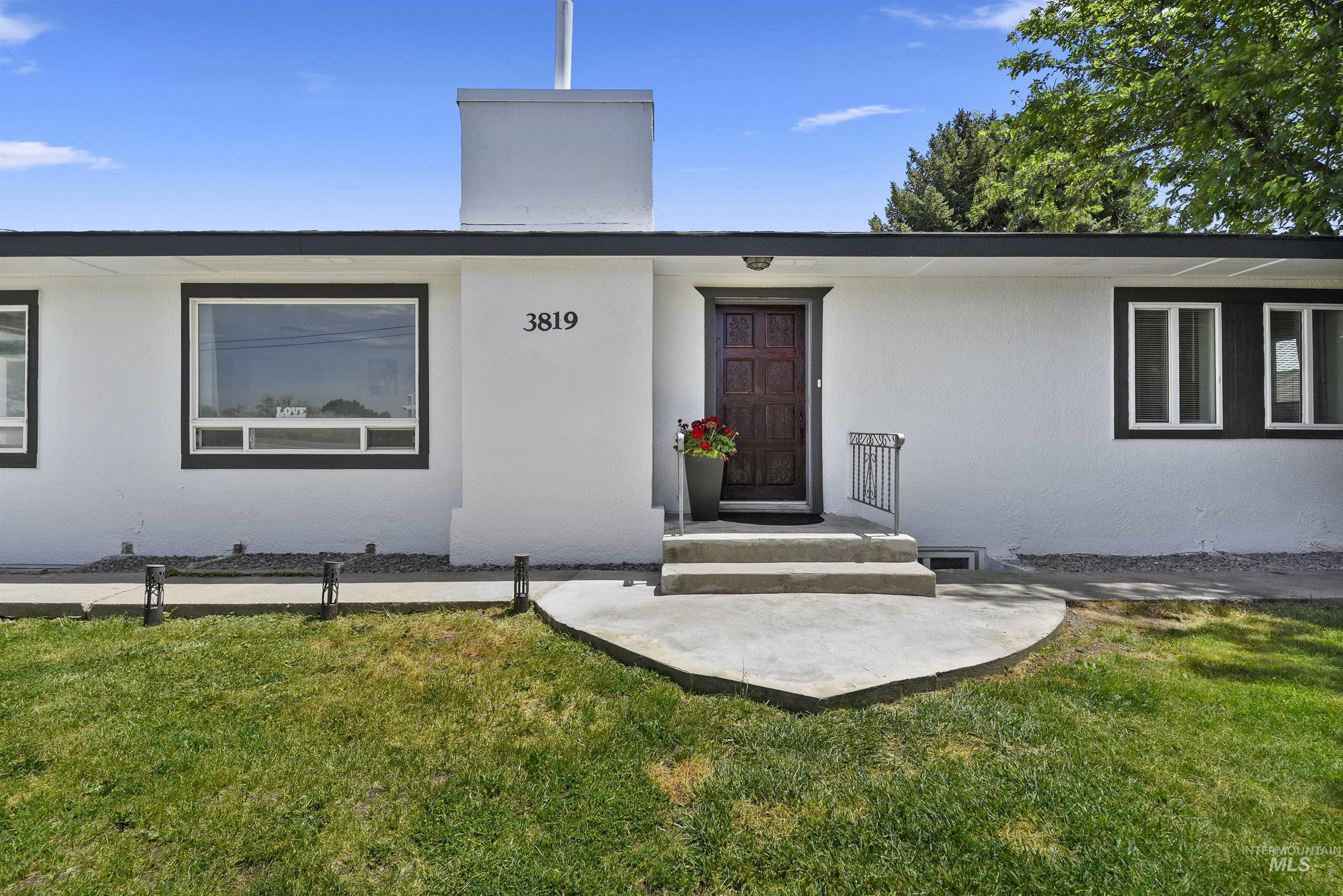 3819 S Montana Property Photo 3