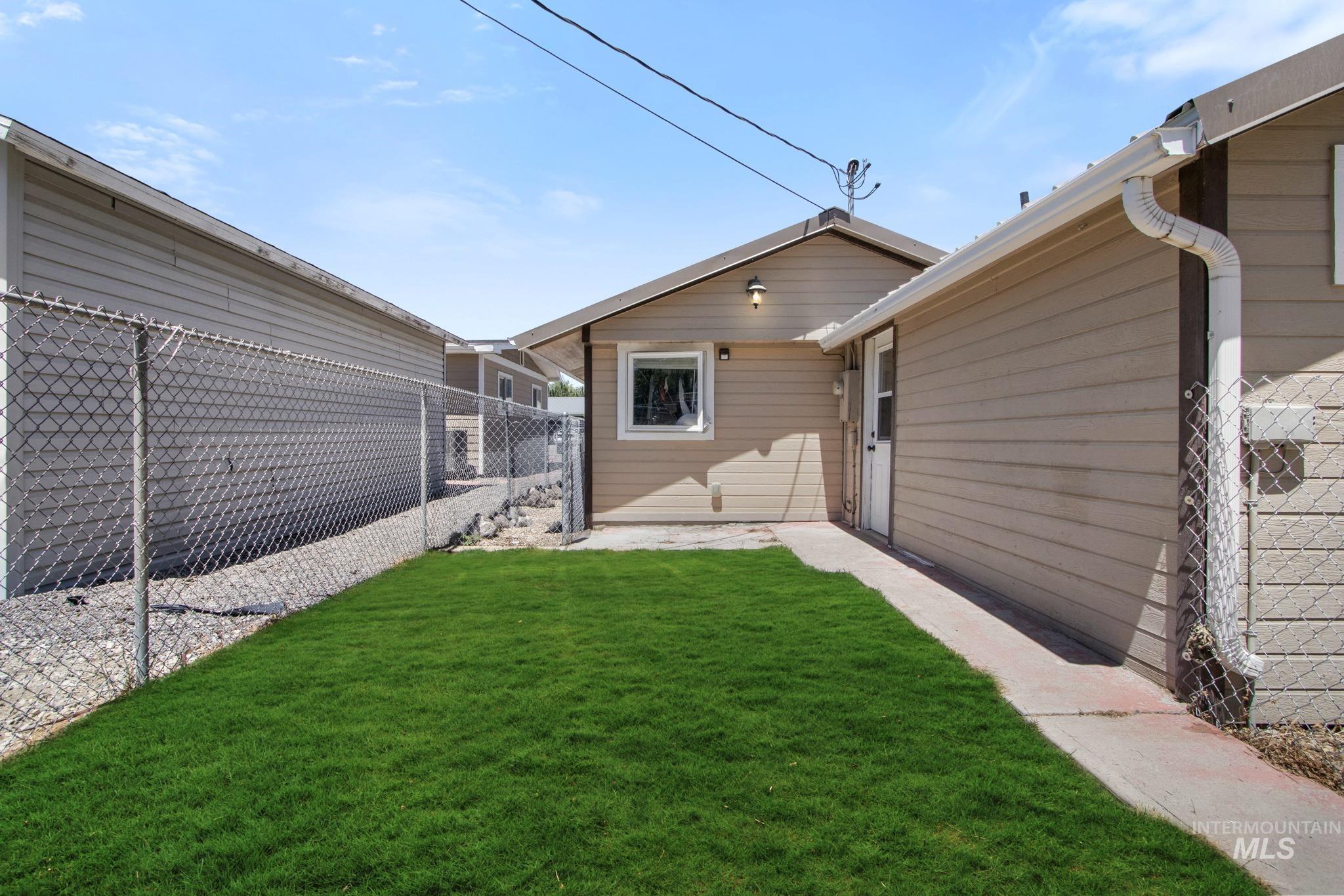 407 1st St N Property Photo 13
