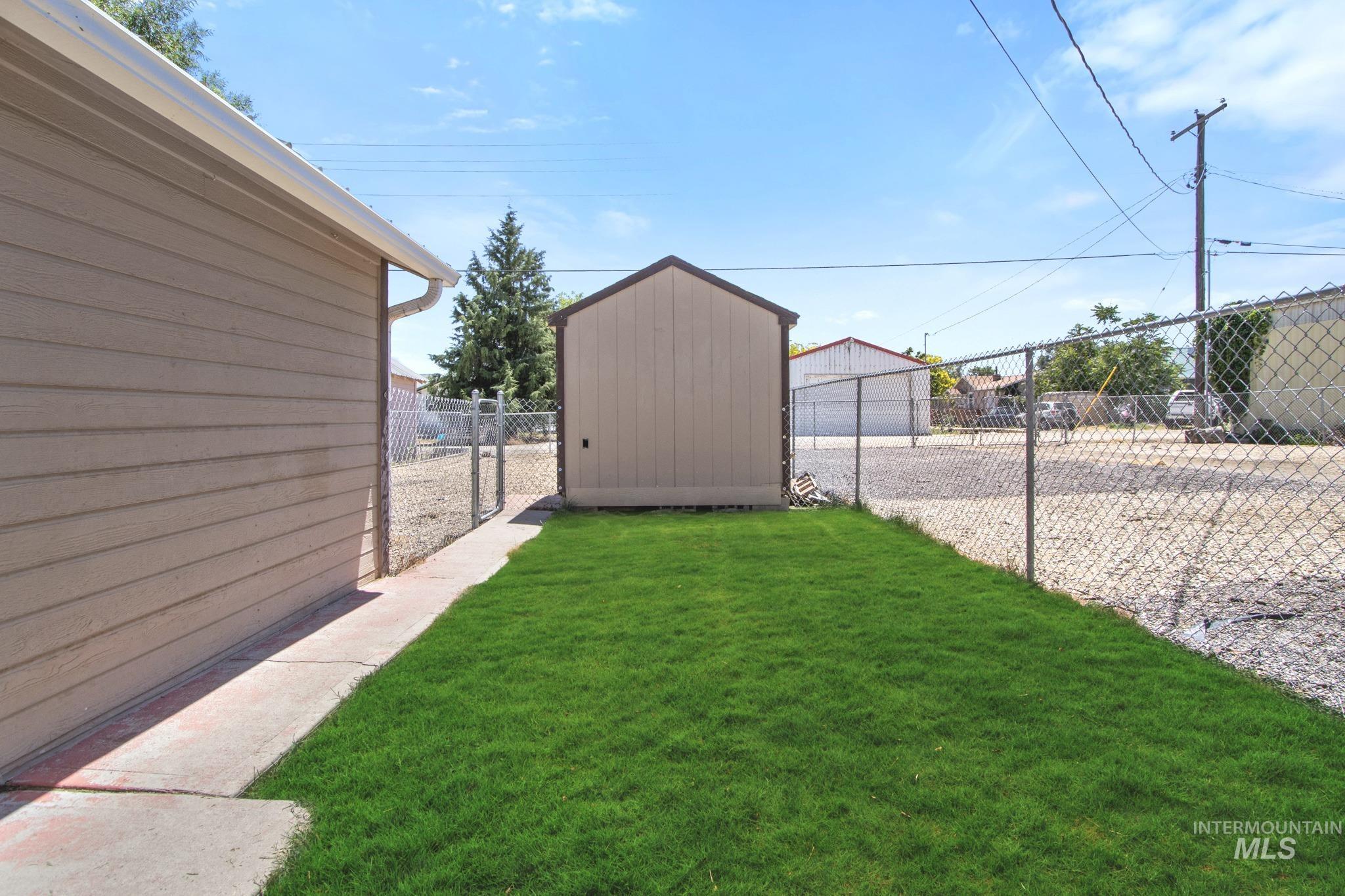 407 1st St N Property Photo 14