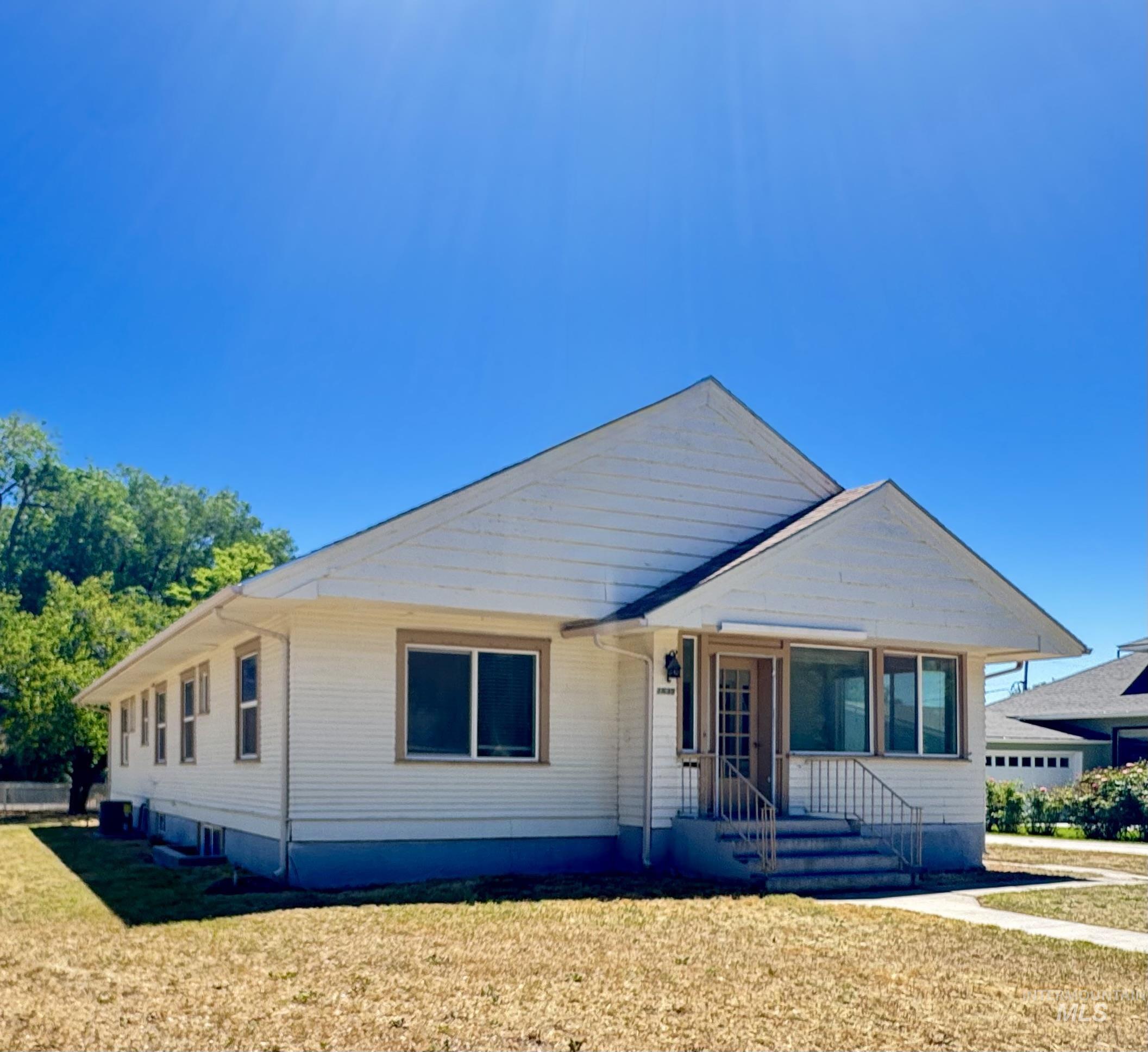 1639 Conant Ave Property Photo 1