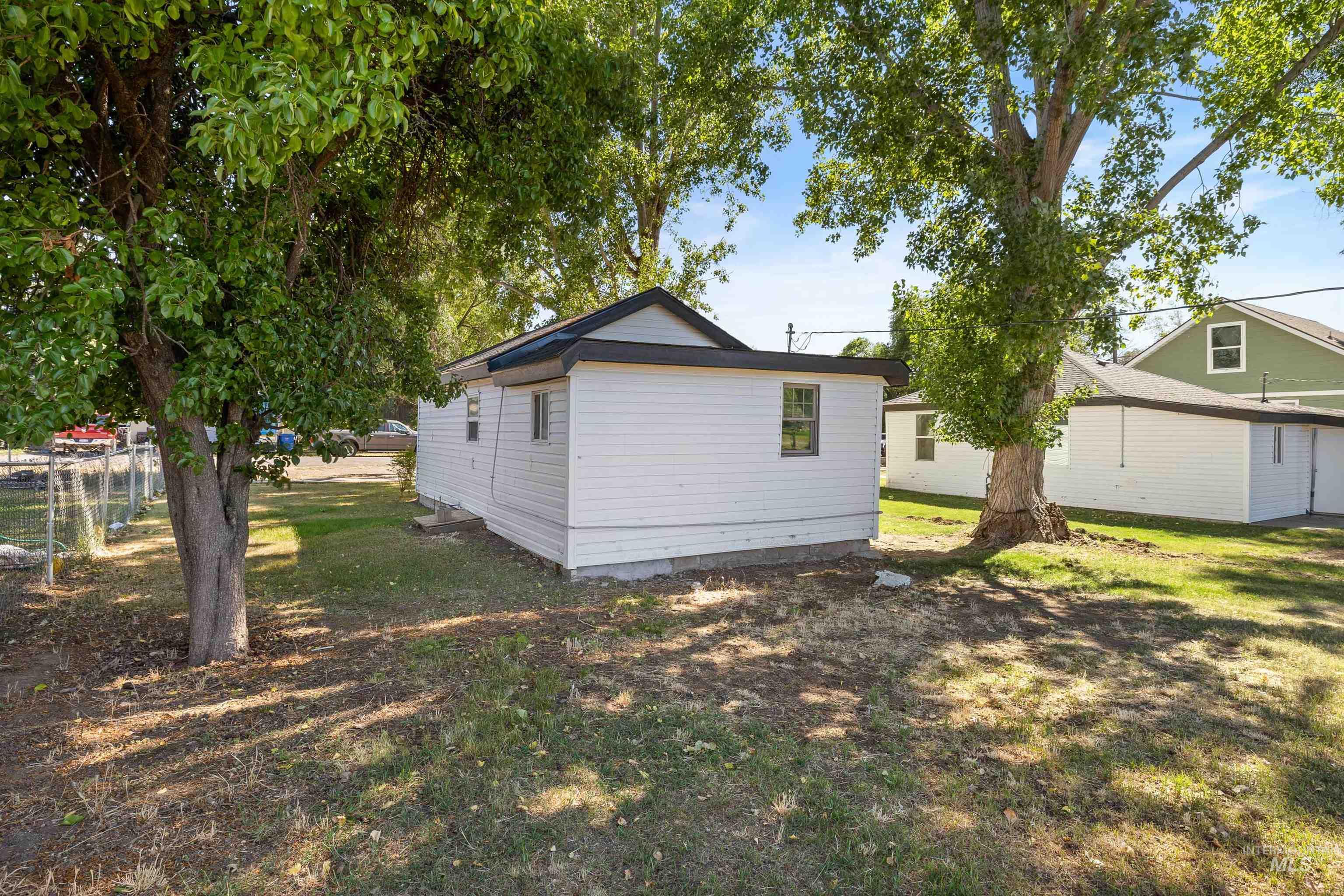 604 W Ave B Property Photo 14
