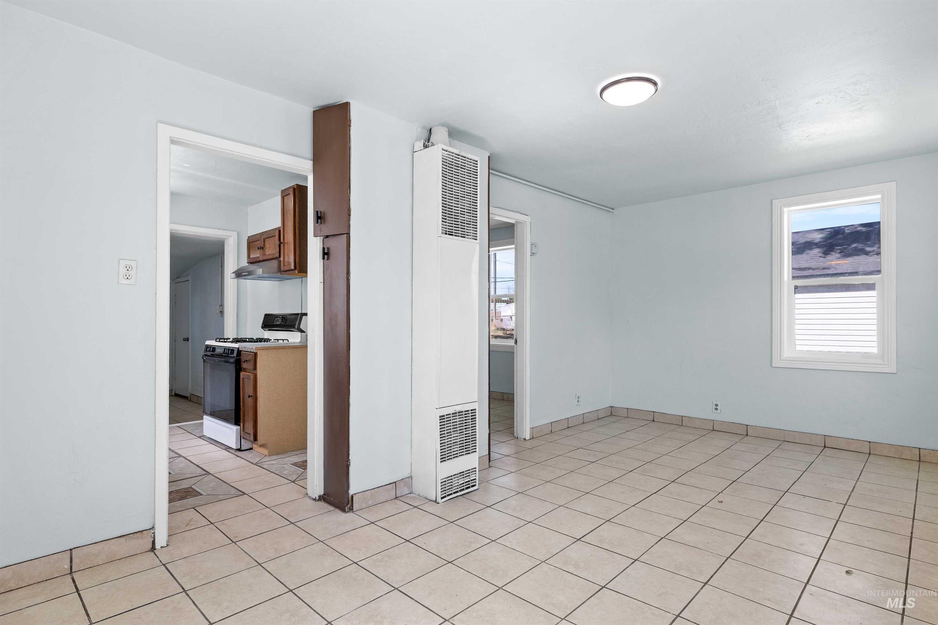 610 W Ave B Property Photo 5
