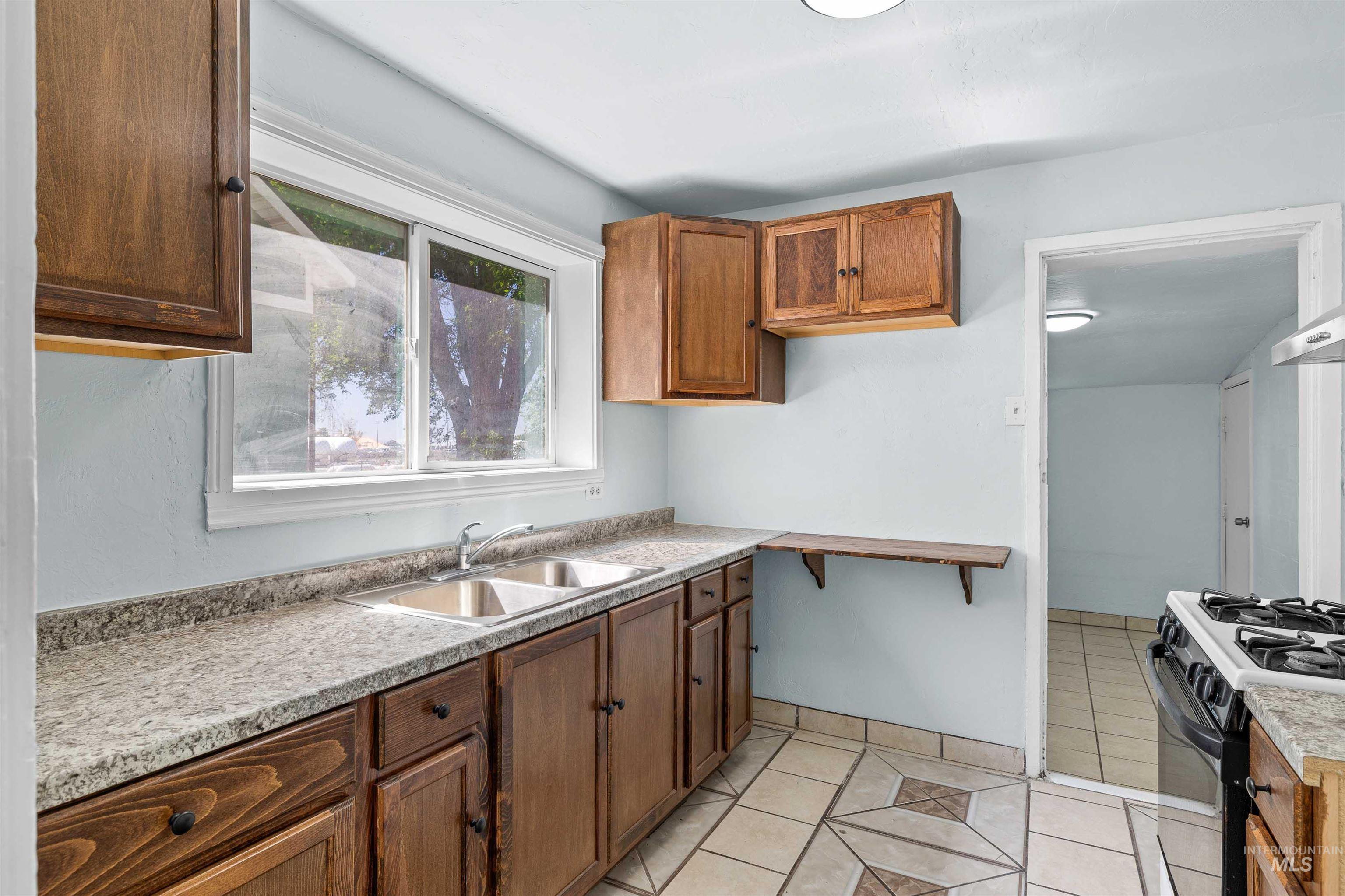 610 W Ave B Property Photo 6