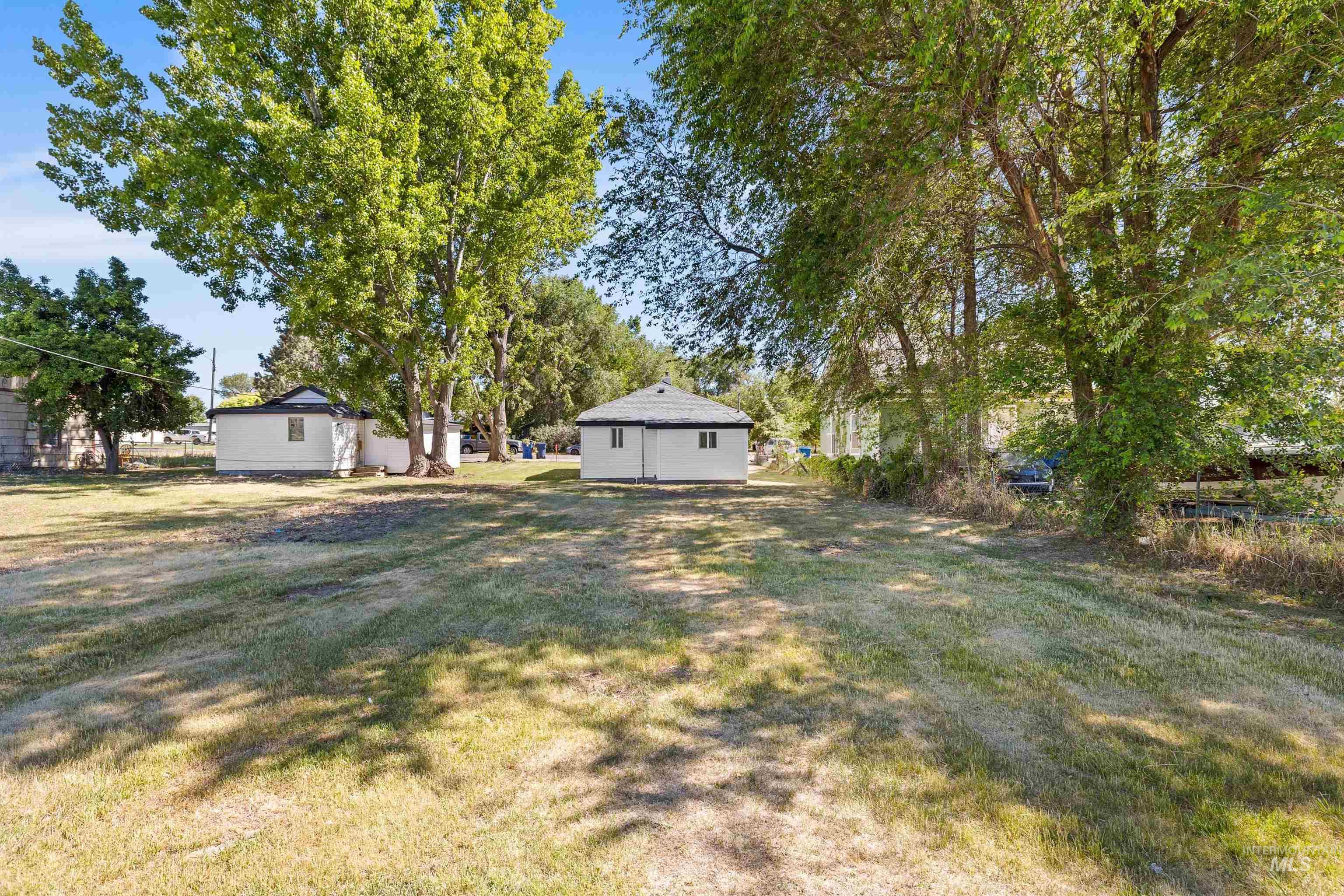 610 W Ave B Property Photo 18