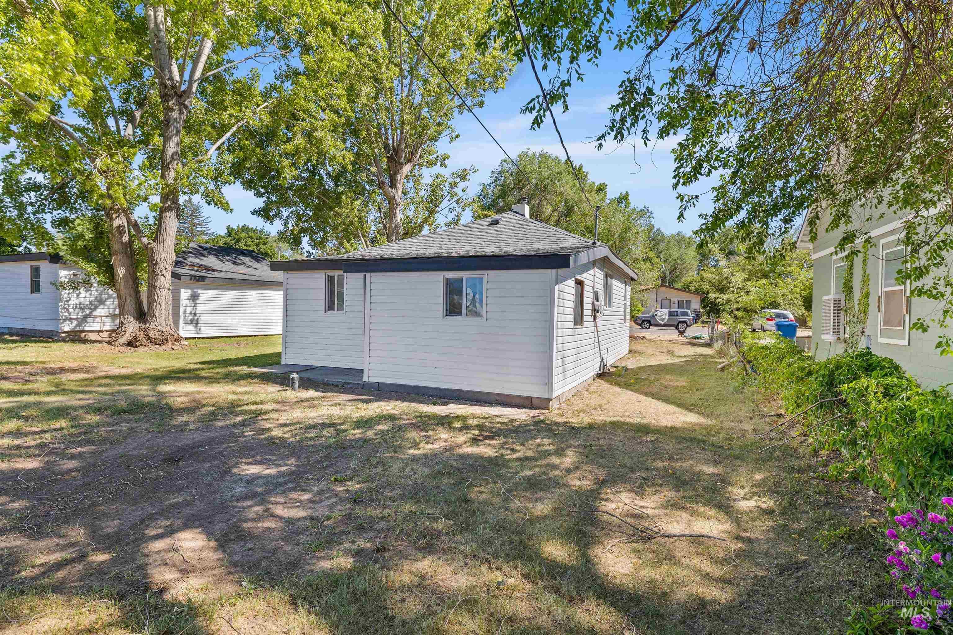 610 W Ave B Property Photo 19
