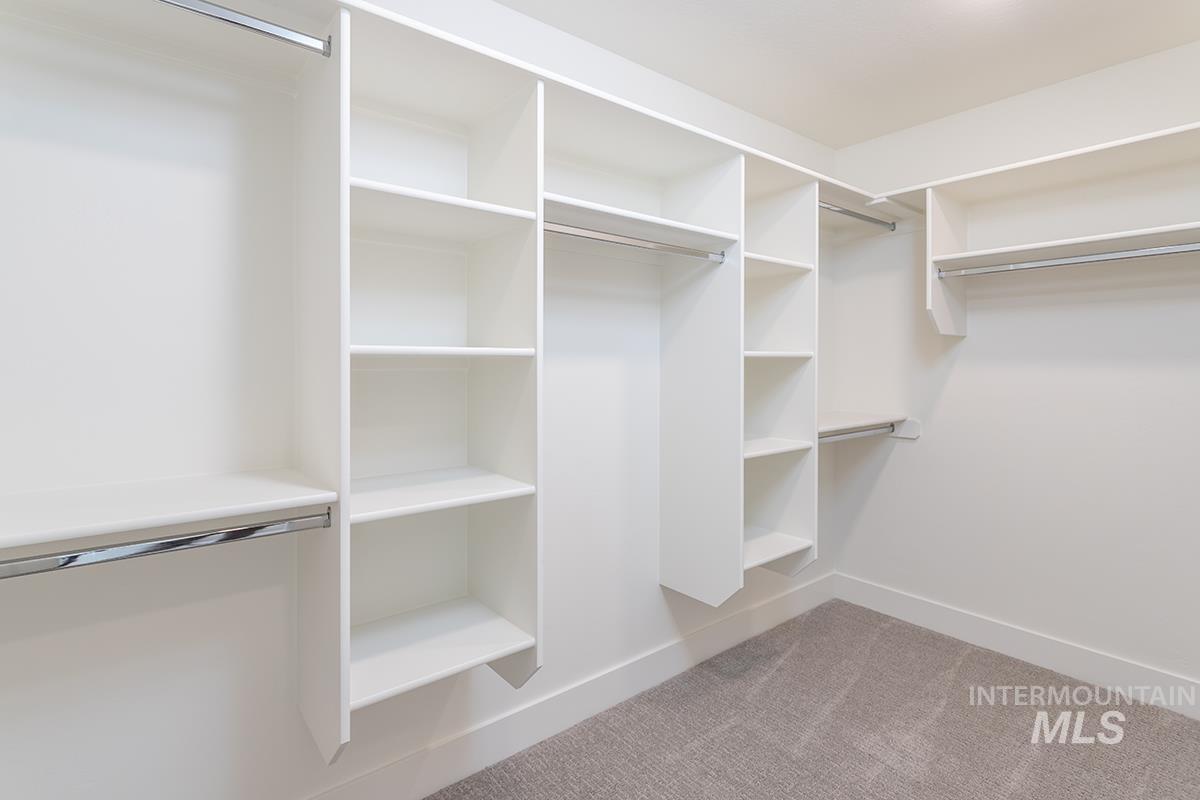 1374 N Meadowglen Ave Property Photo 13