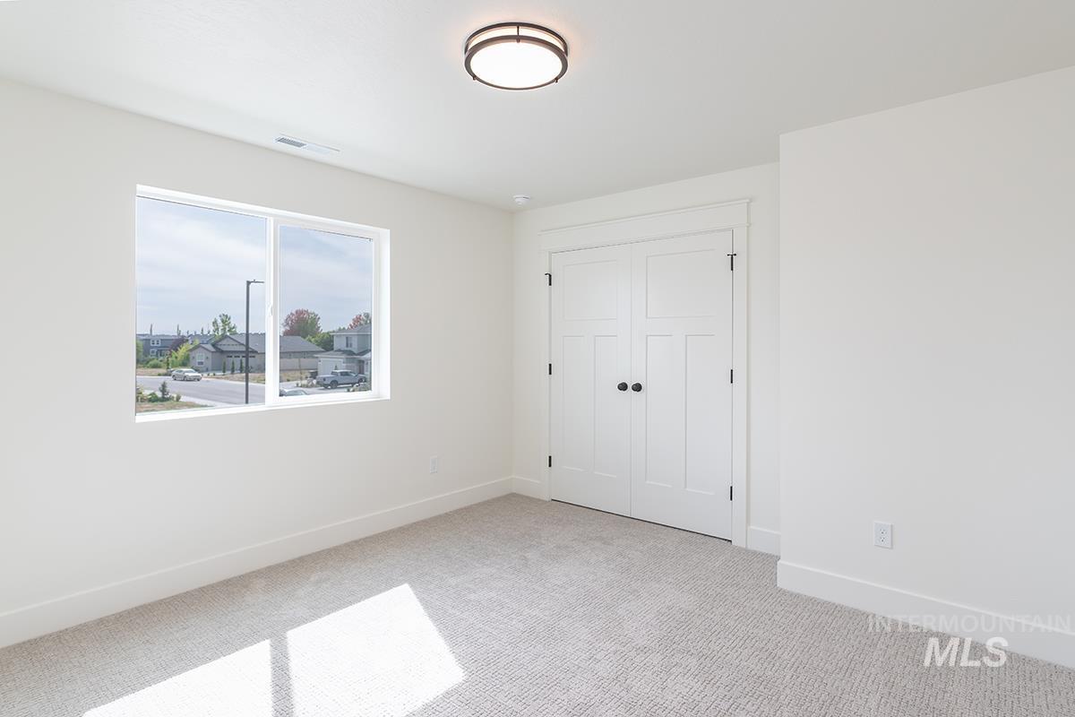 1374 N Meadowglen Ave Property Photo 15