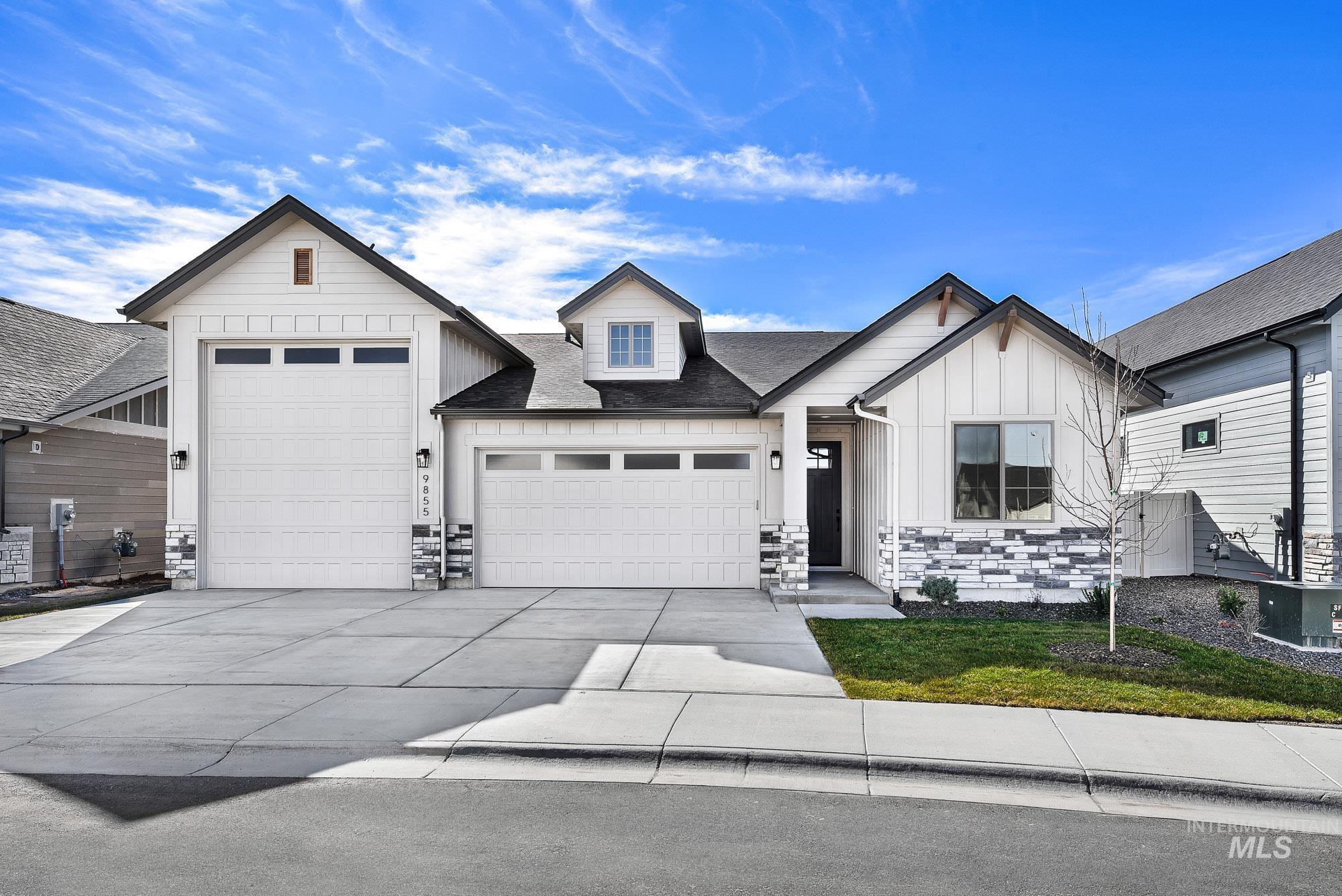 9855 W Snow Wolf Ln Property Photo 1