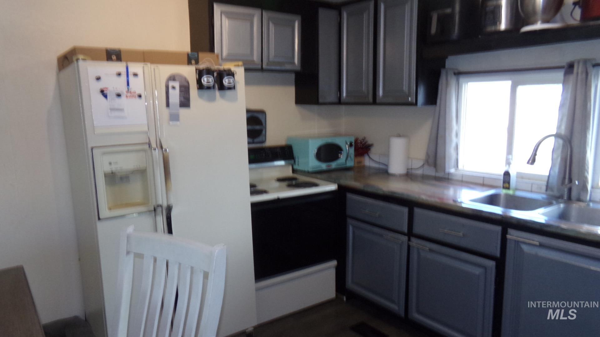 628 Burrell Ave. Property Photo 10