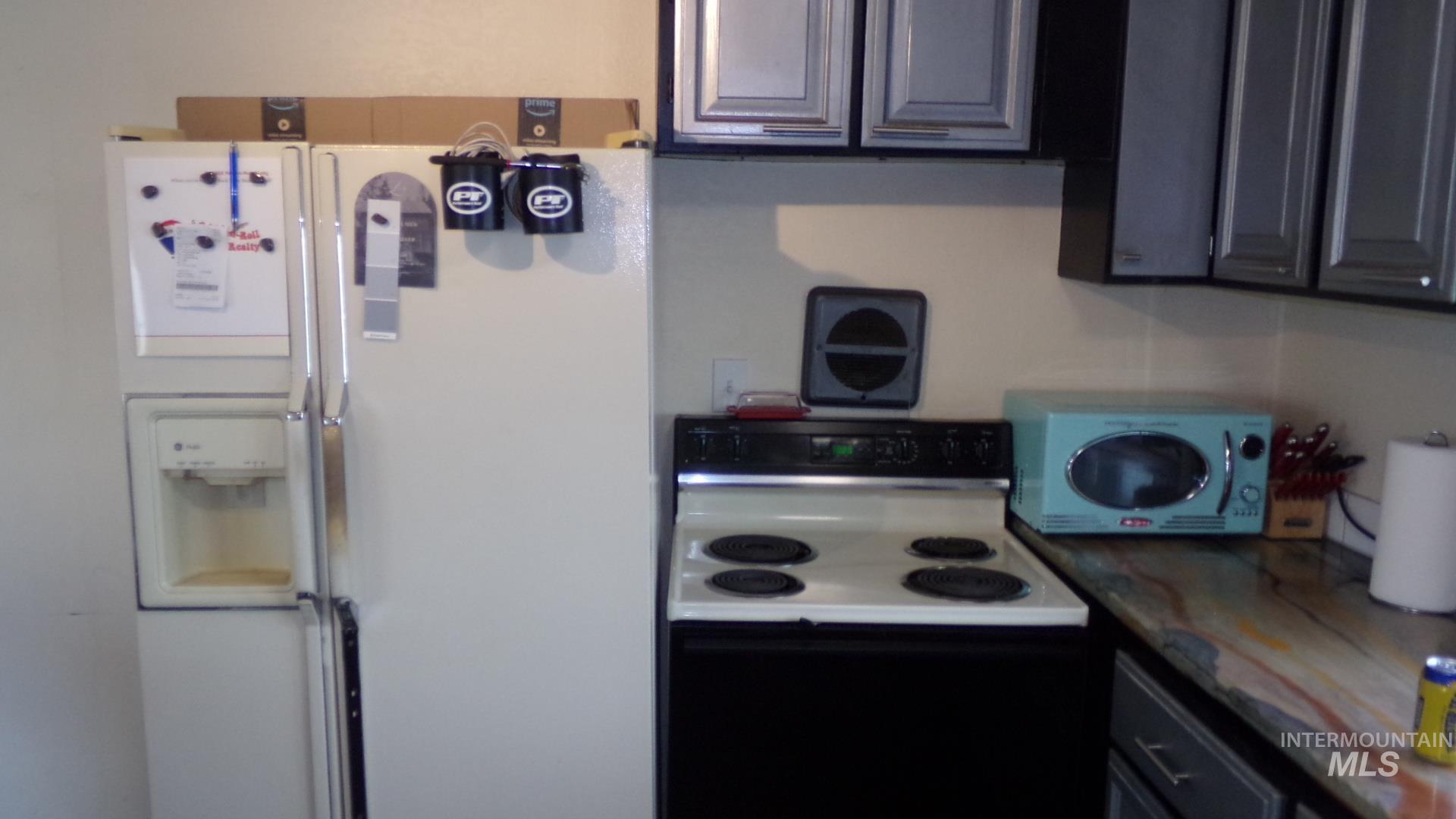 628 Burrell Ave. Property Photo 12