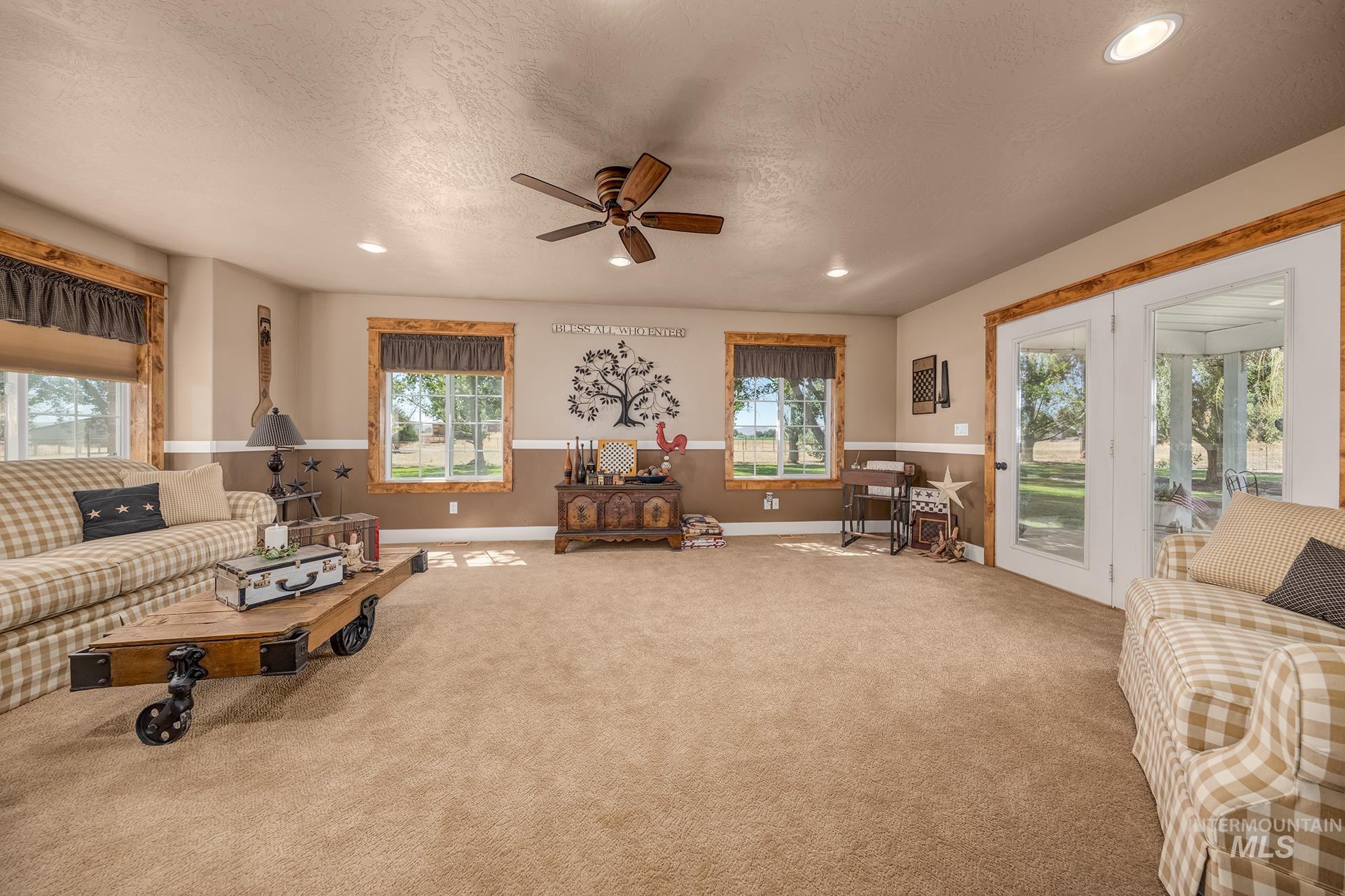 1530 Ross Road Property Photo 6