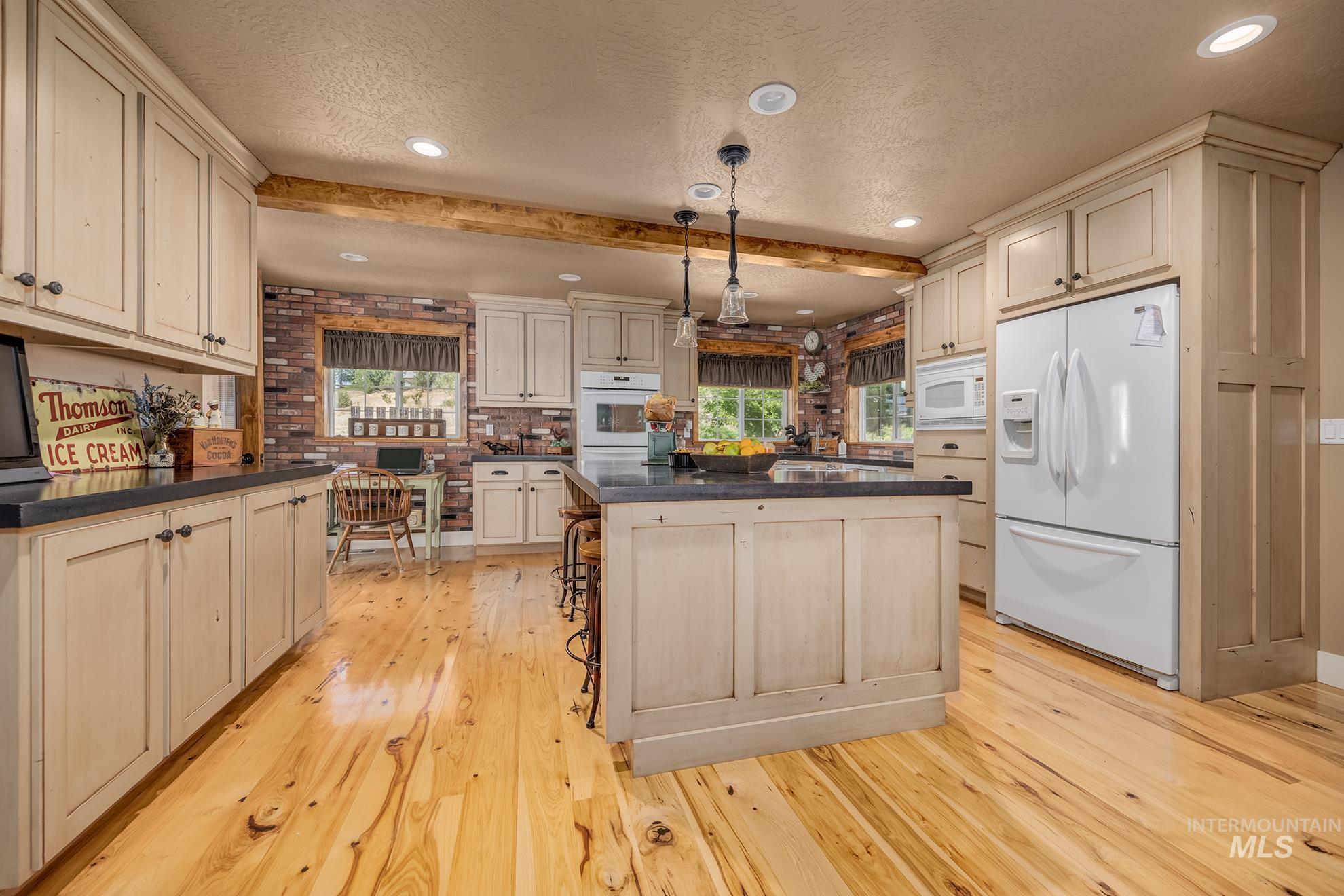 1530 Ross Road Property Photo 11