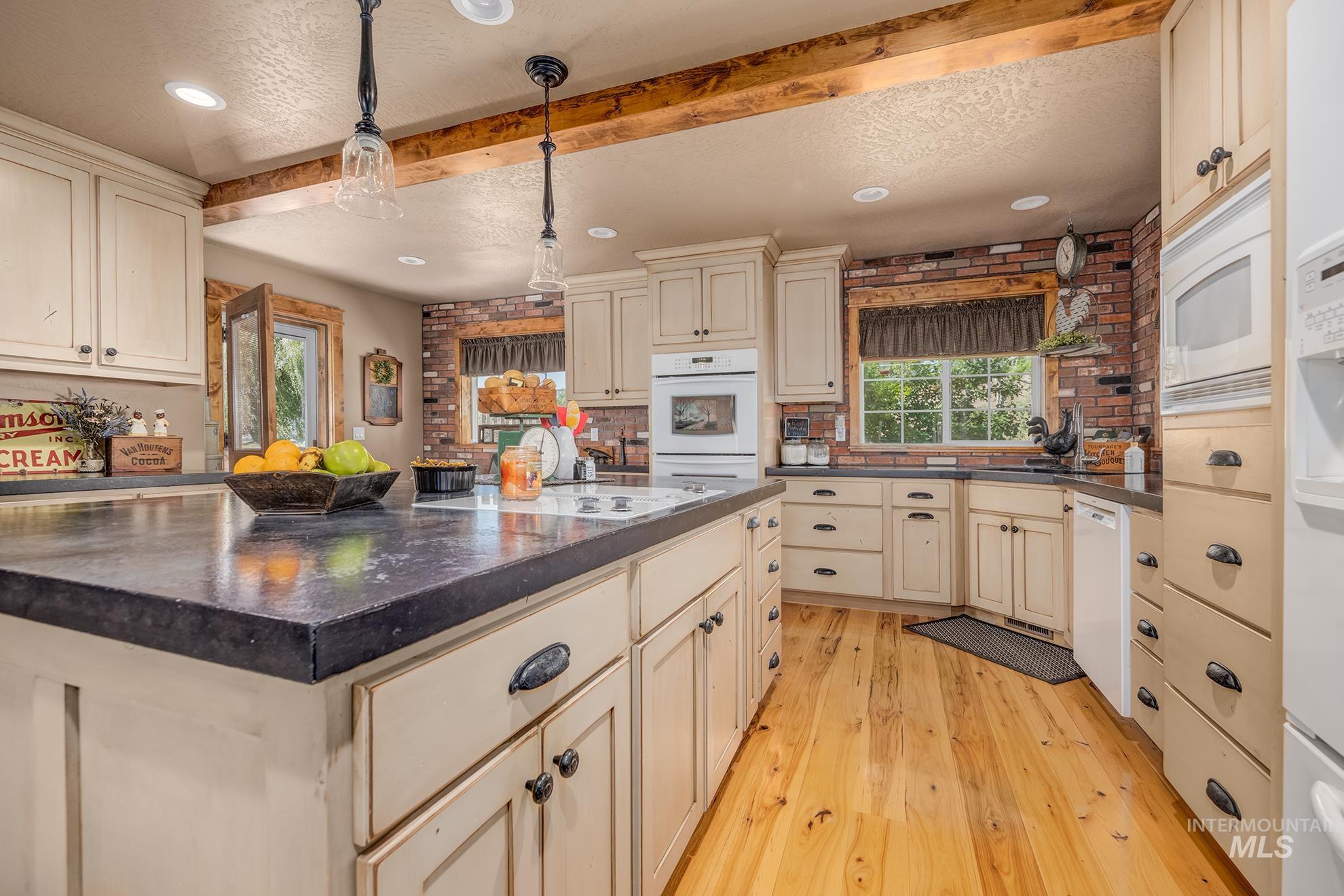 1530 Ross Road Property Photo 12