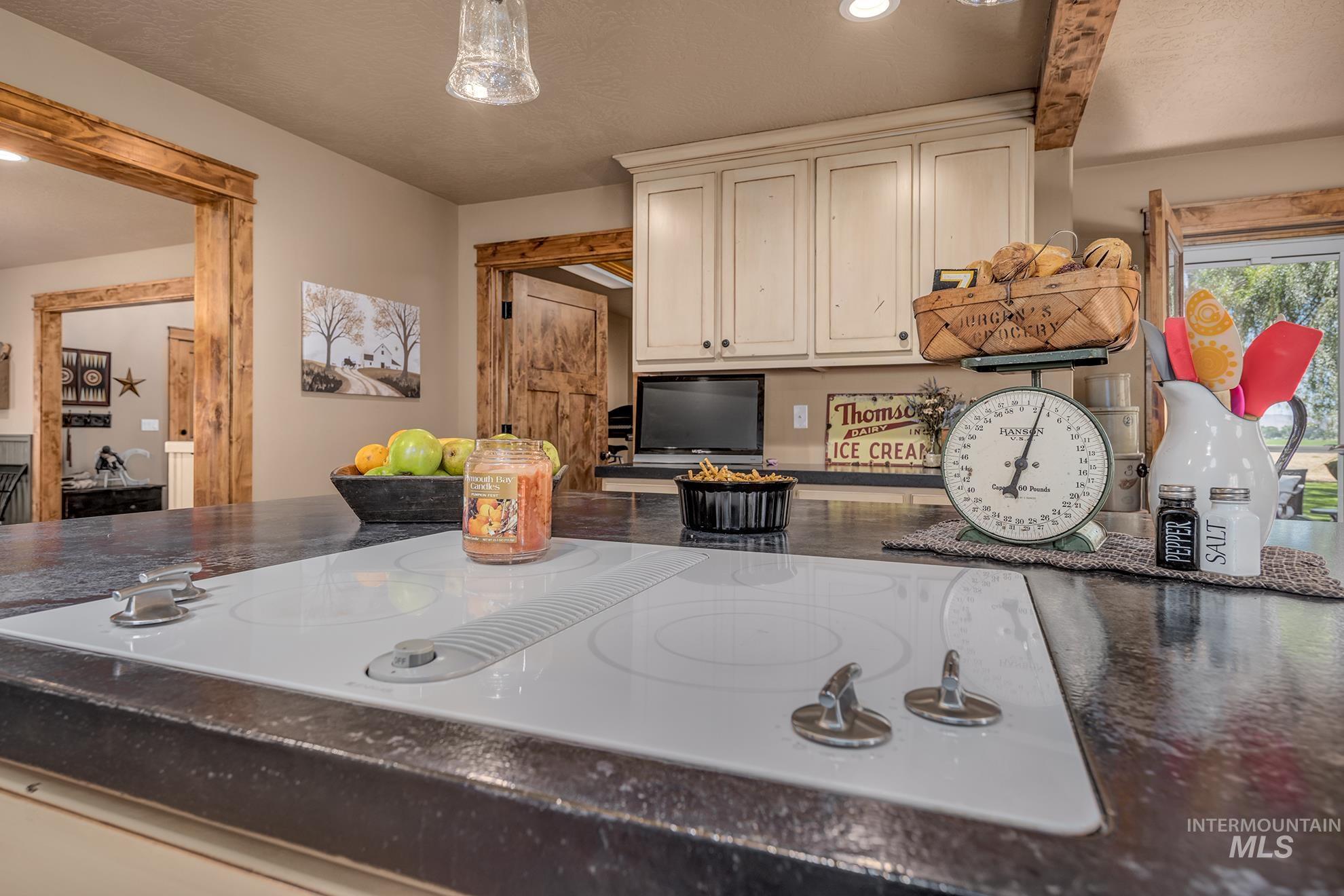 1530 Ross Road Property Photo 14