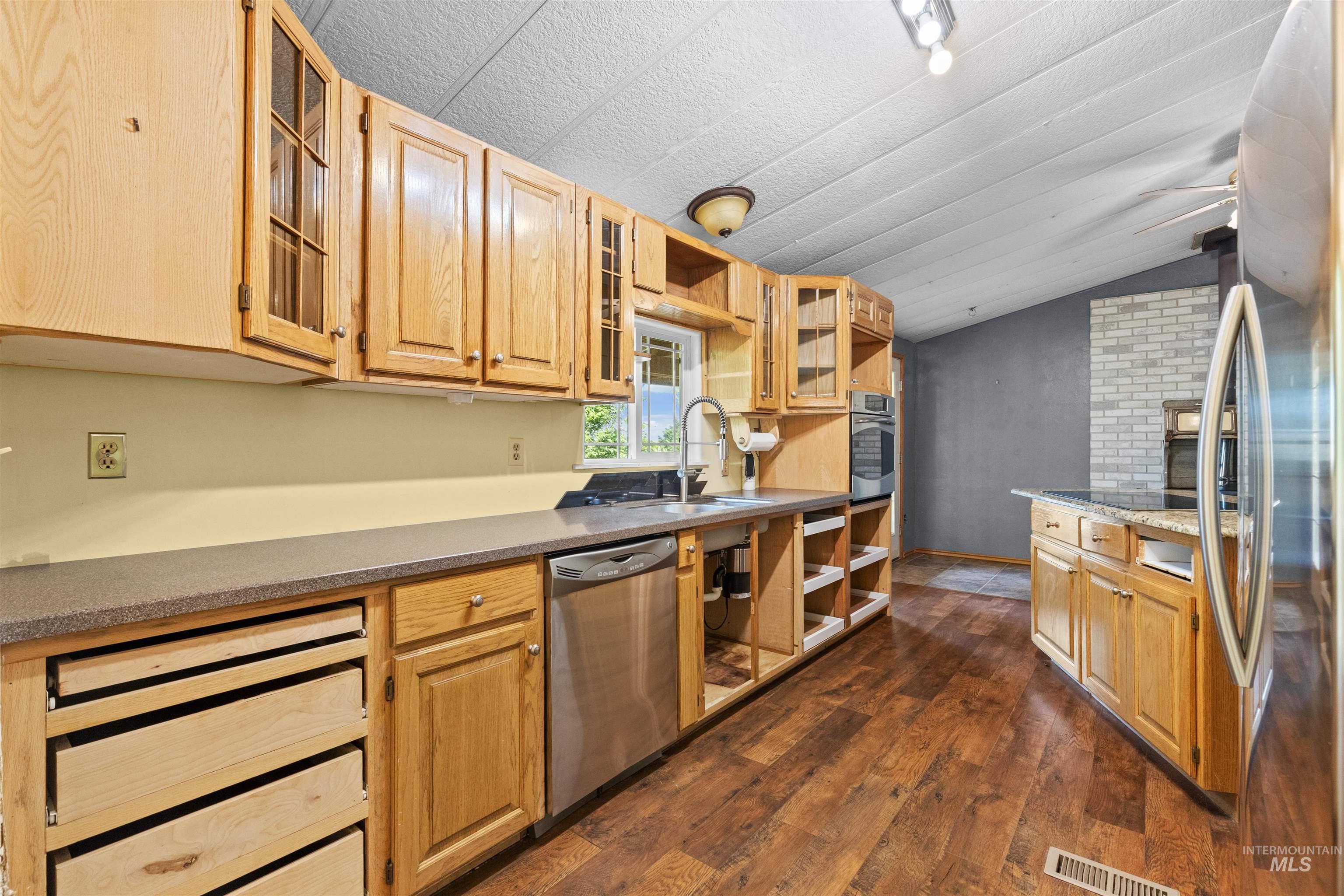 1752 Stafford Dr Property Photo 16