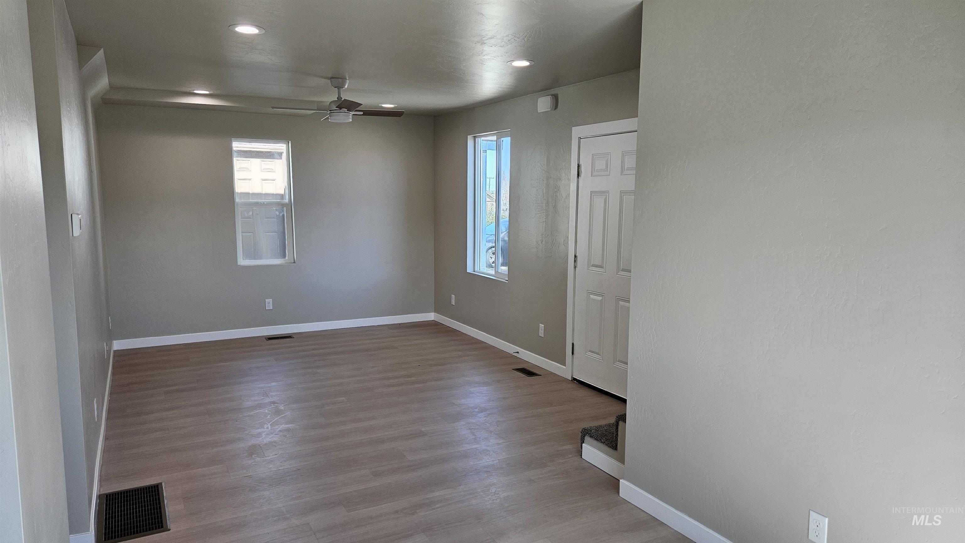 513 W Avenue B Property Photo 7
