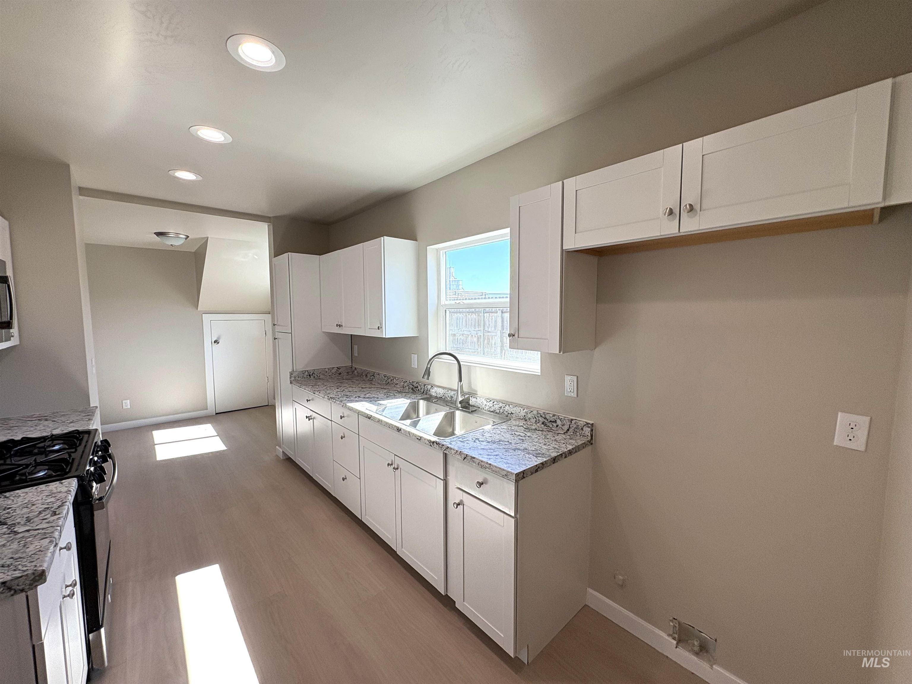 513 W Avenue B Property Photo 13