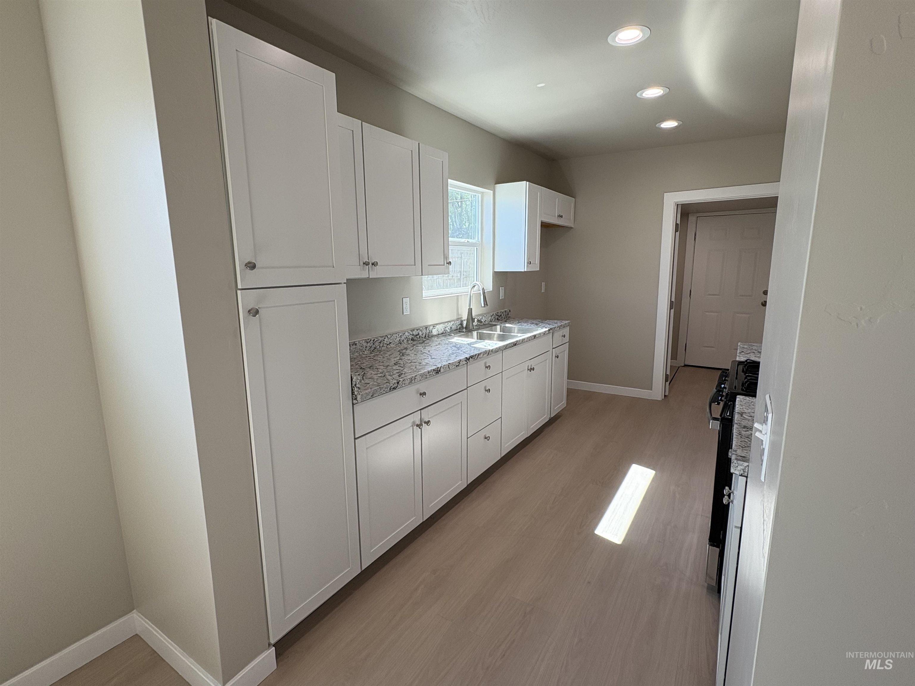 513 W Avenue B Property Photo 14