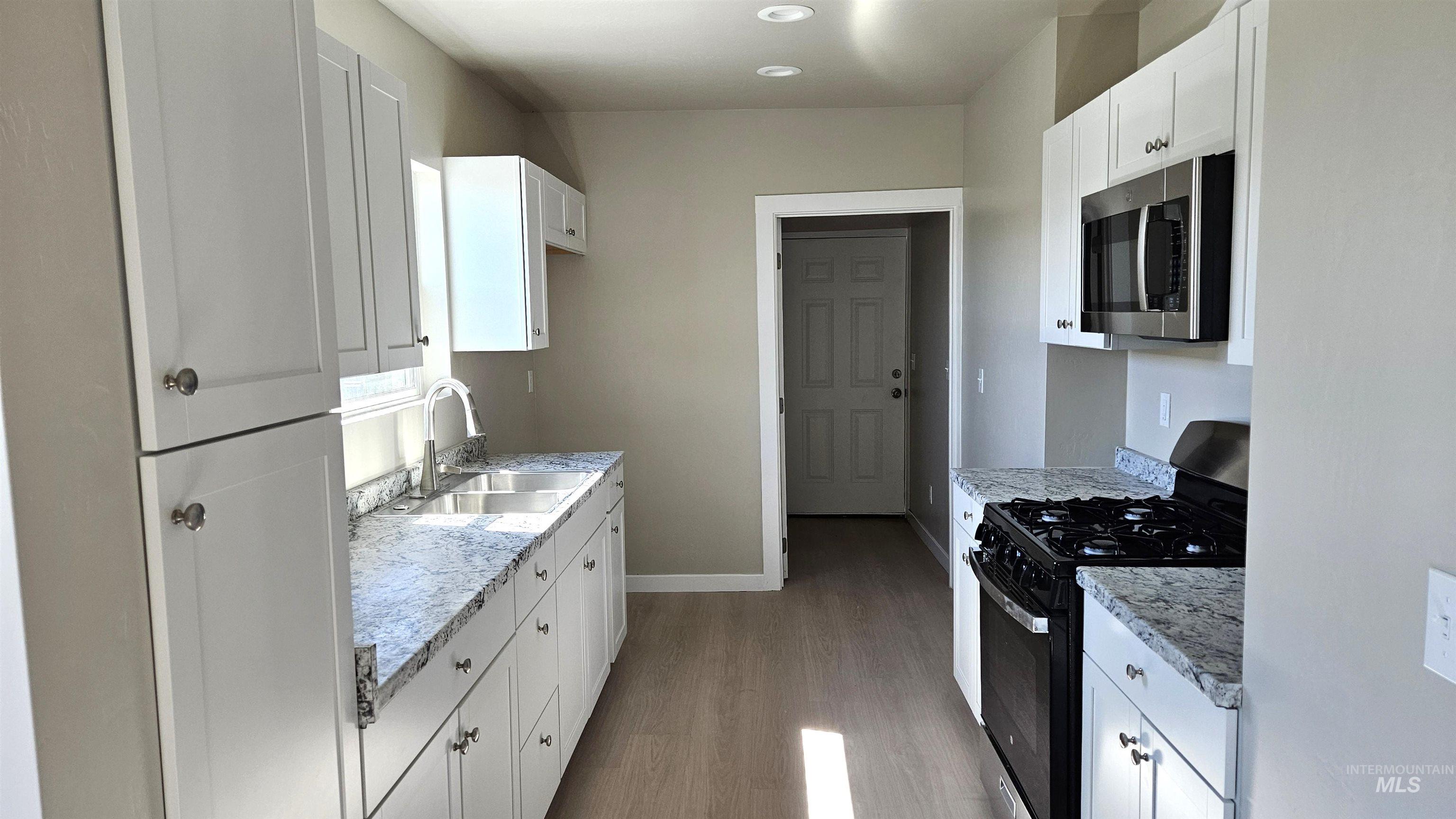 513 W Avenue B Property Photo 16