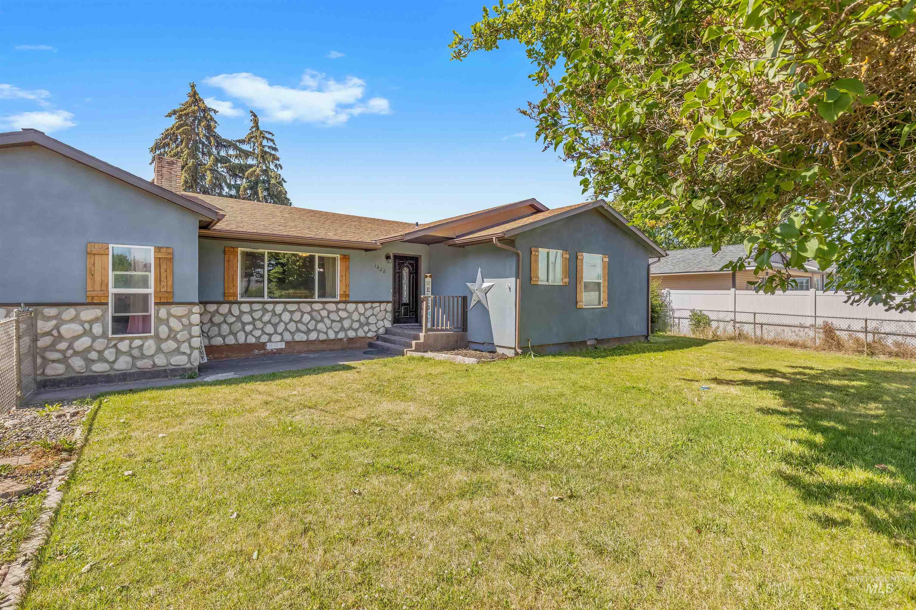 1428 Bryden Ave Property Photo 1