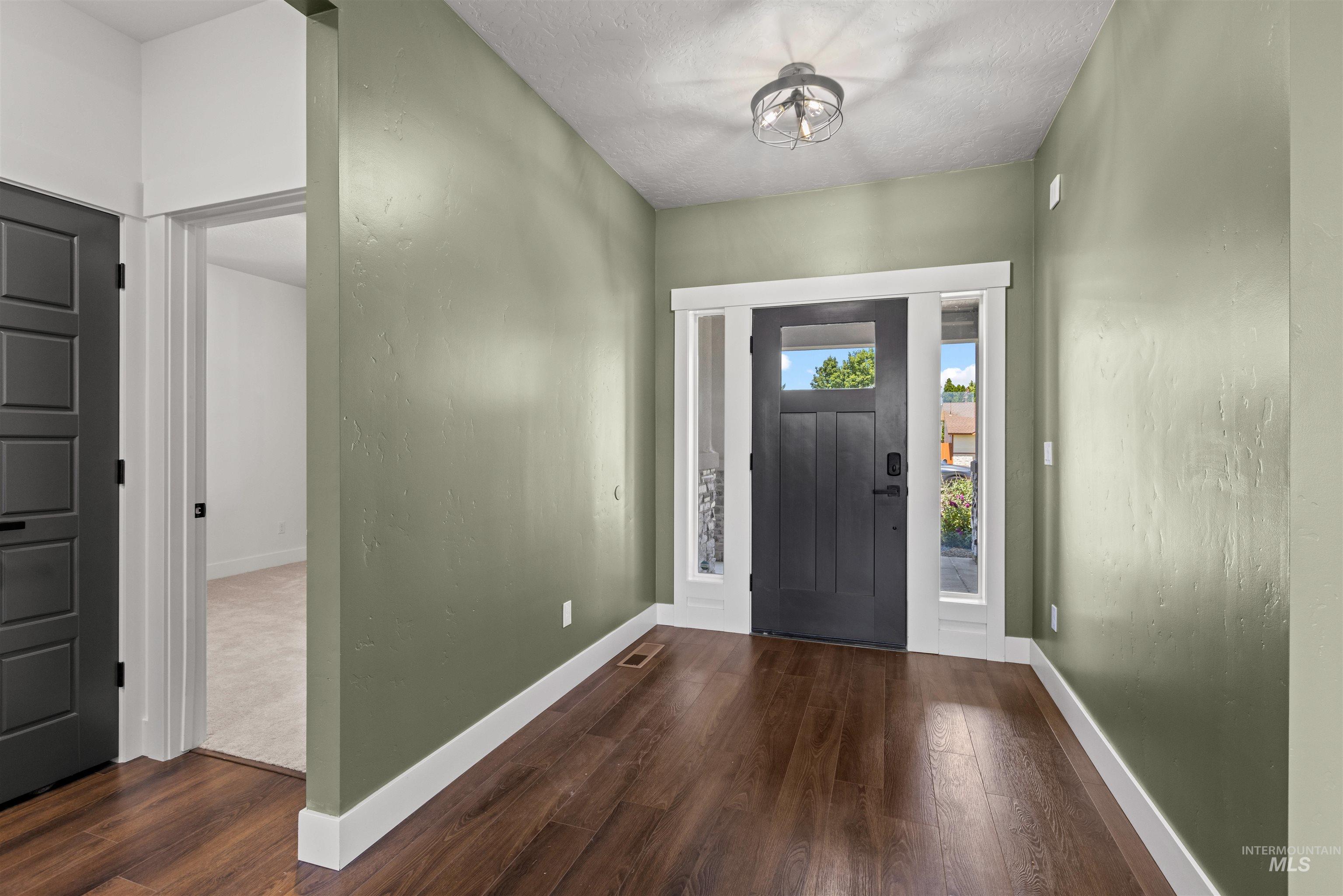 1107 W Blaine Ave Property Photo 5