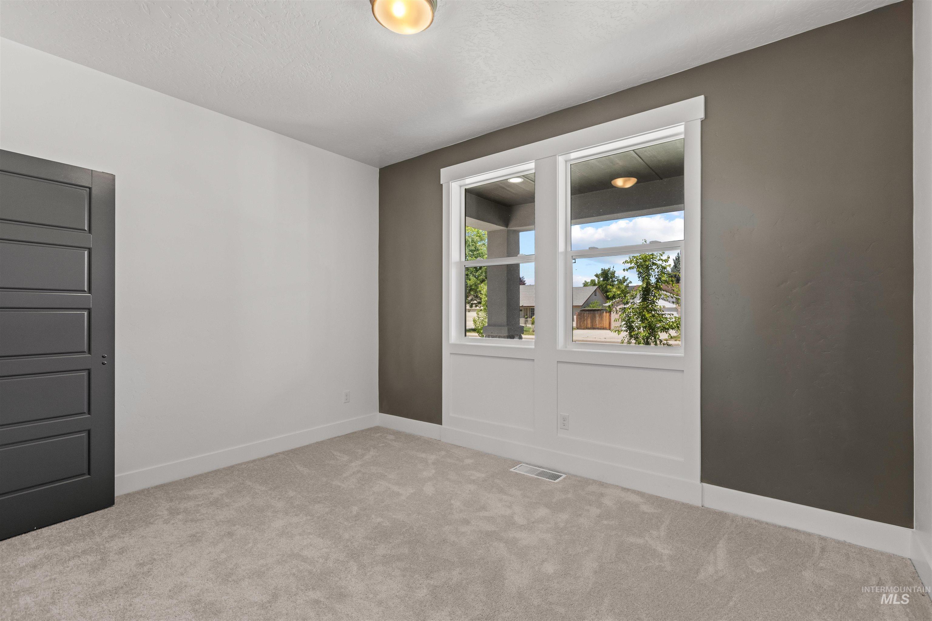 1107 W Blaine Ave Property Photo 6