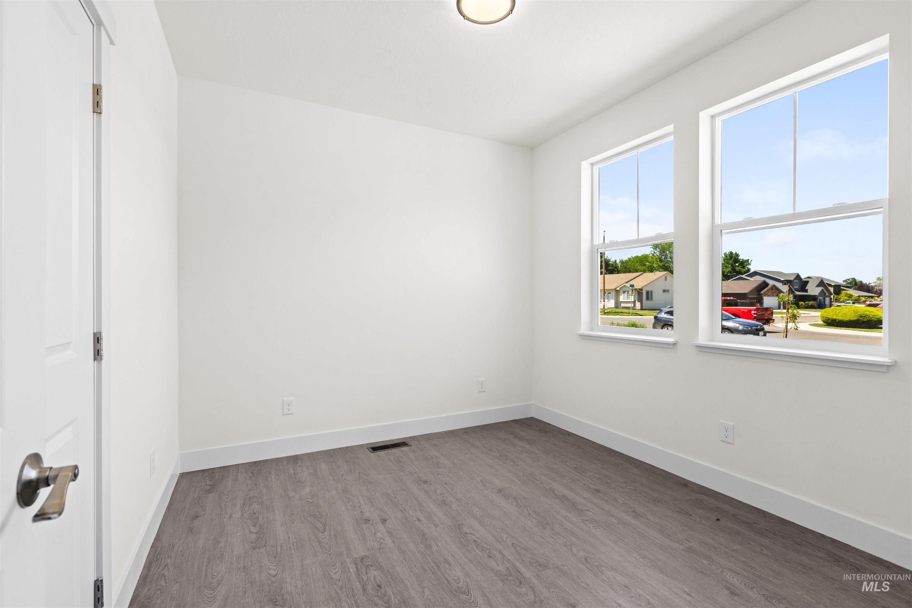 1207 W Blaine Ave Property Photo 5