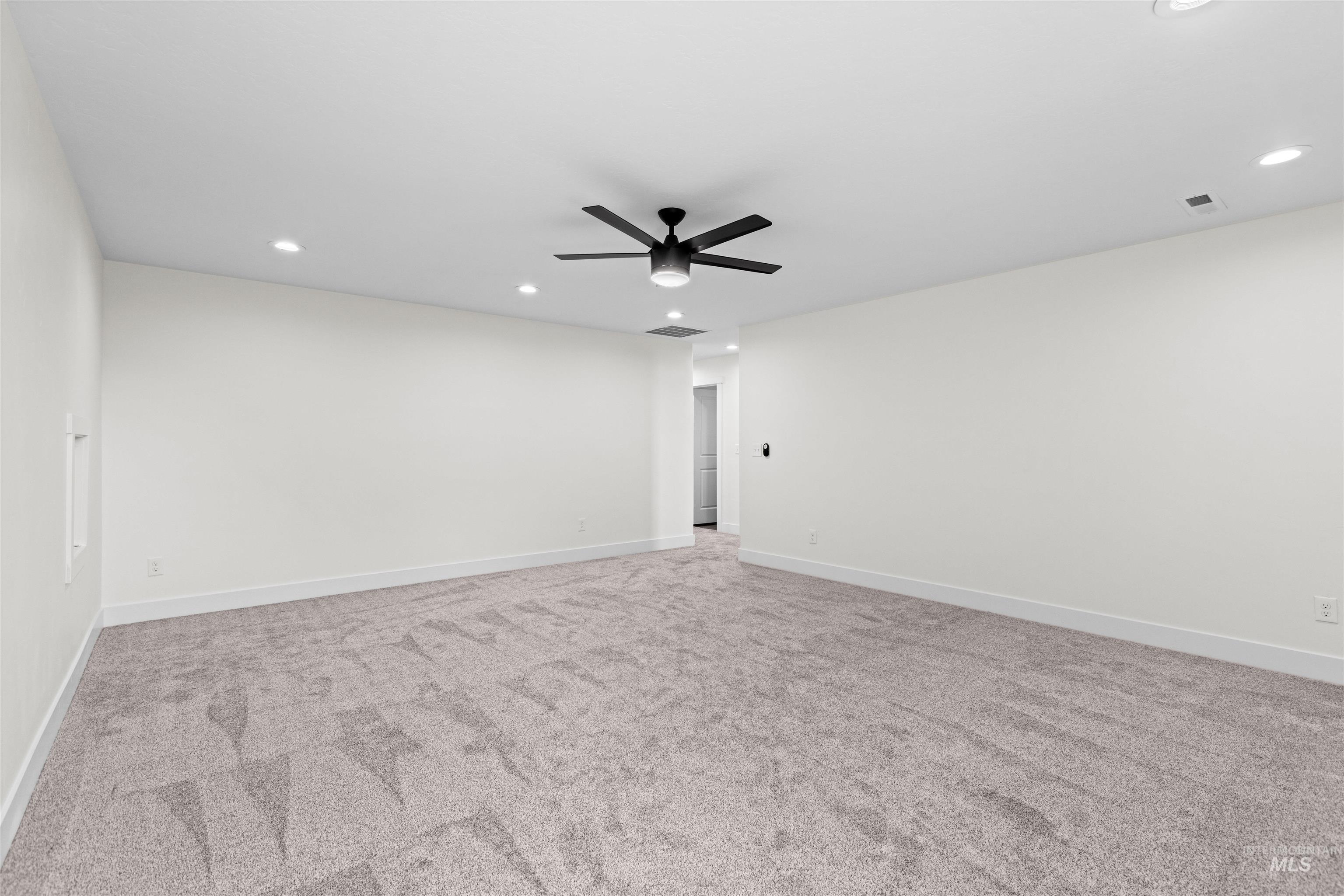 1207 W Blaine Ave Property Photo 32