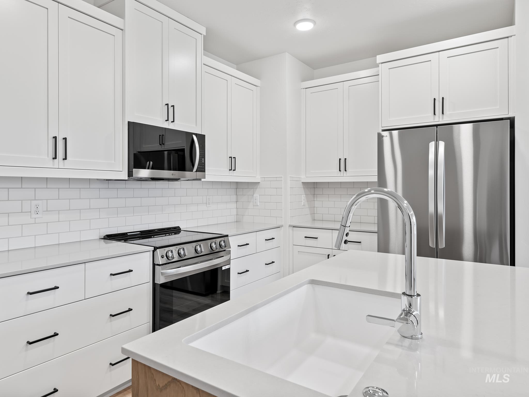 6357 S Sachet Property Photo 4