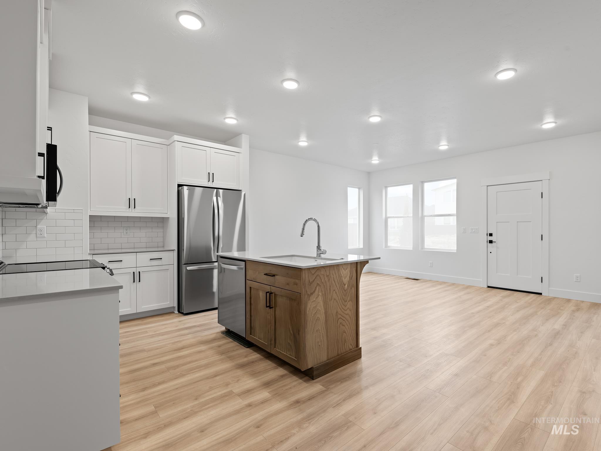 6357 S Sachet Property Photo 8