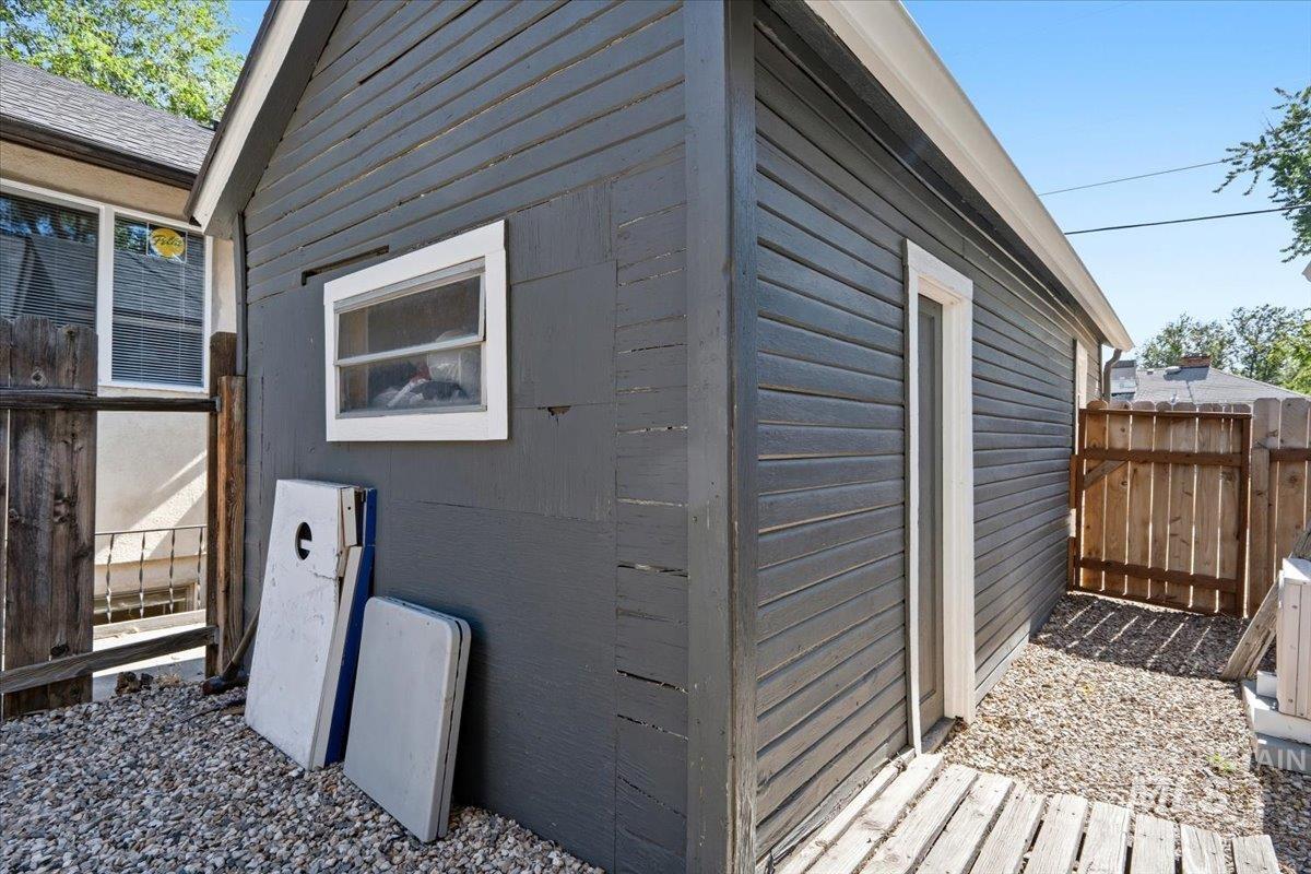 1510 W Hale Property Photo 9