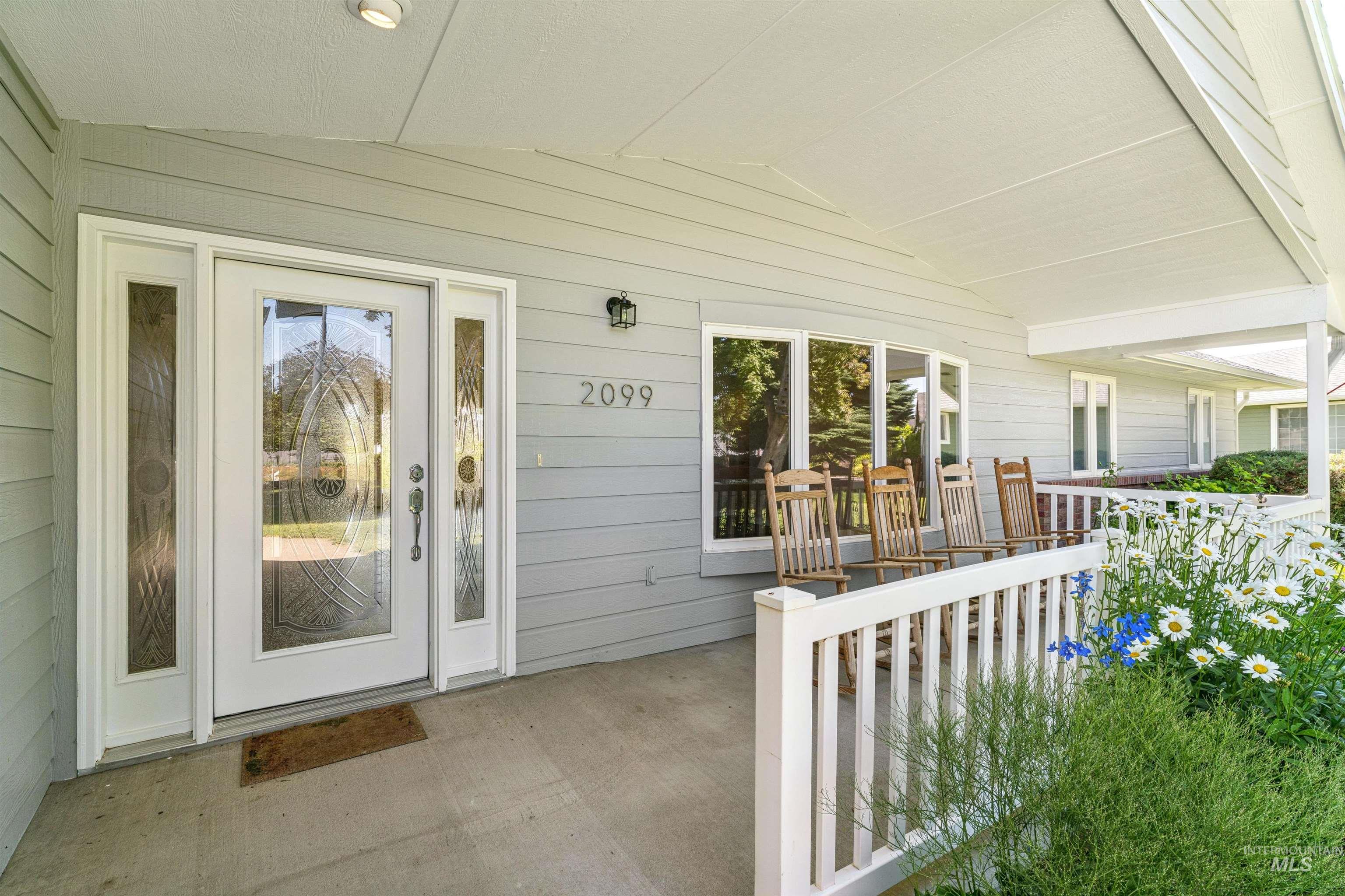 2099 Shelley Drive Property Photo 2