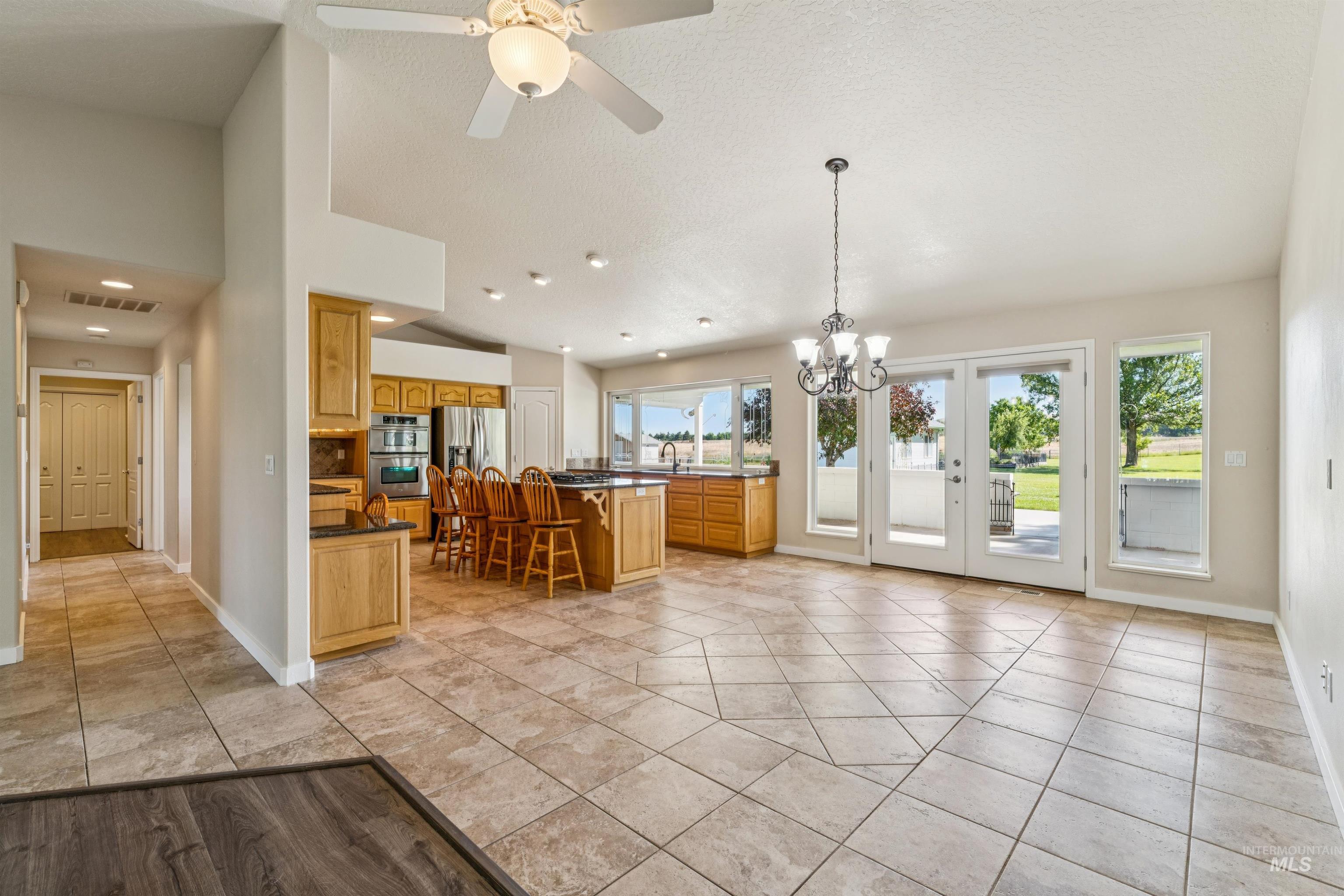 2099 Shelley Drive Property Photo 8