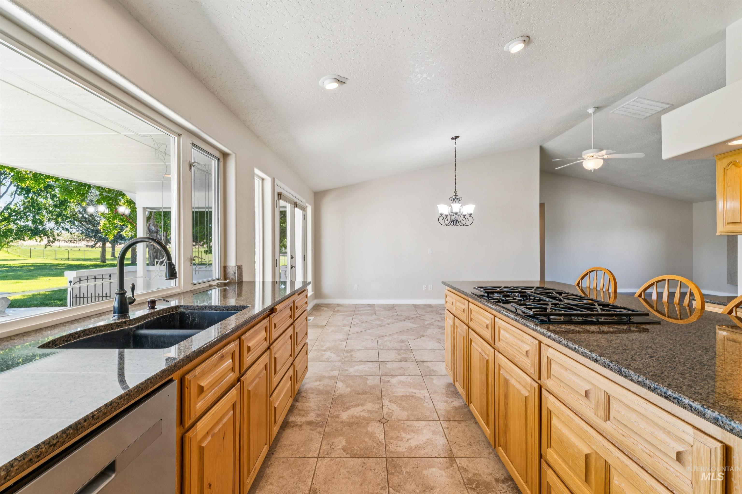 2099 Shelley Drive Property Photo 10