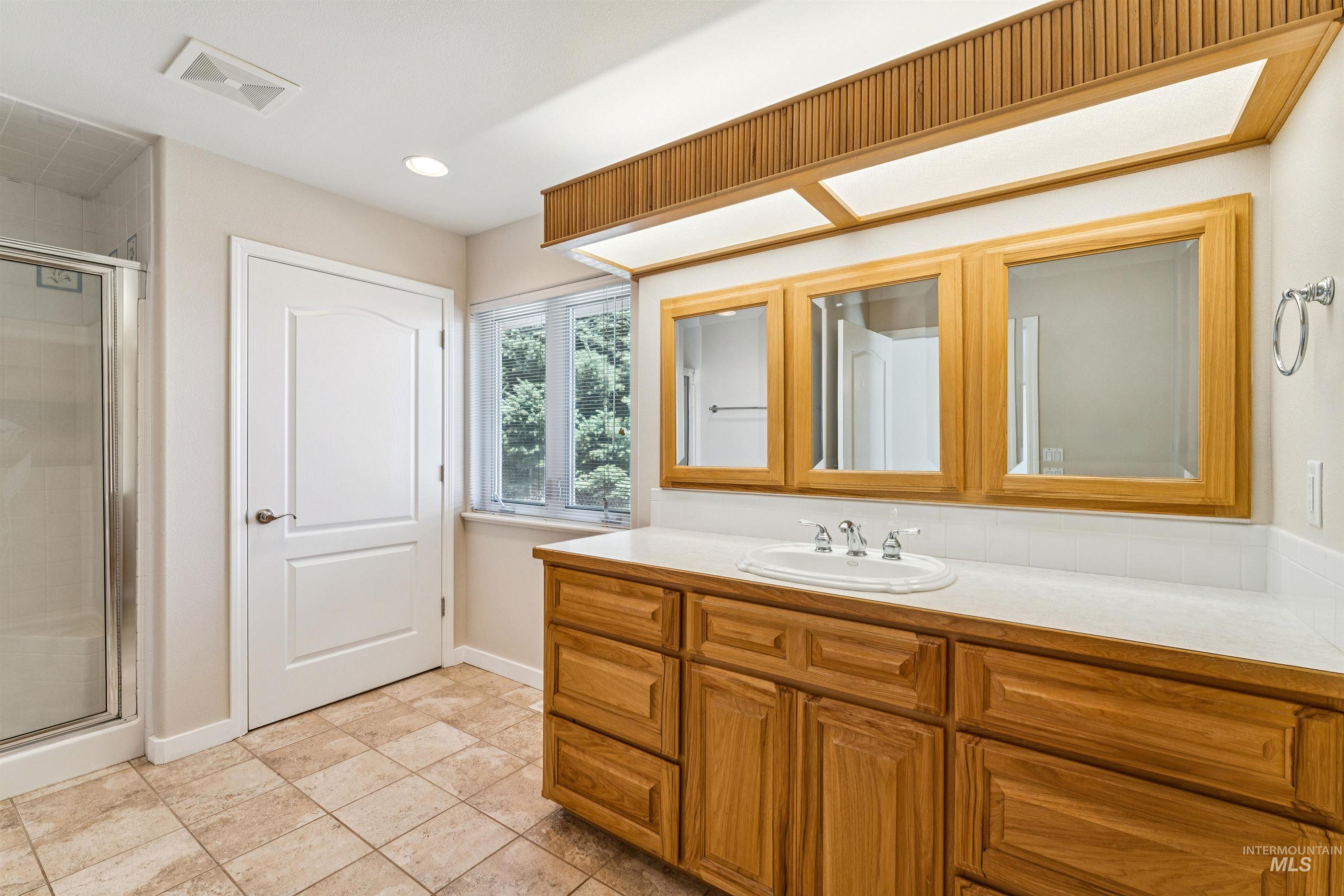 2099 Shelley Drive Property Photo 17