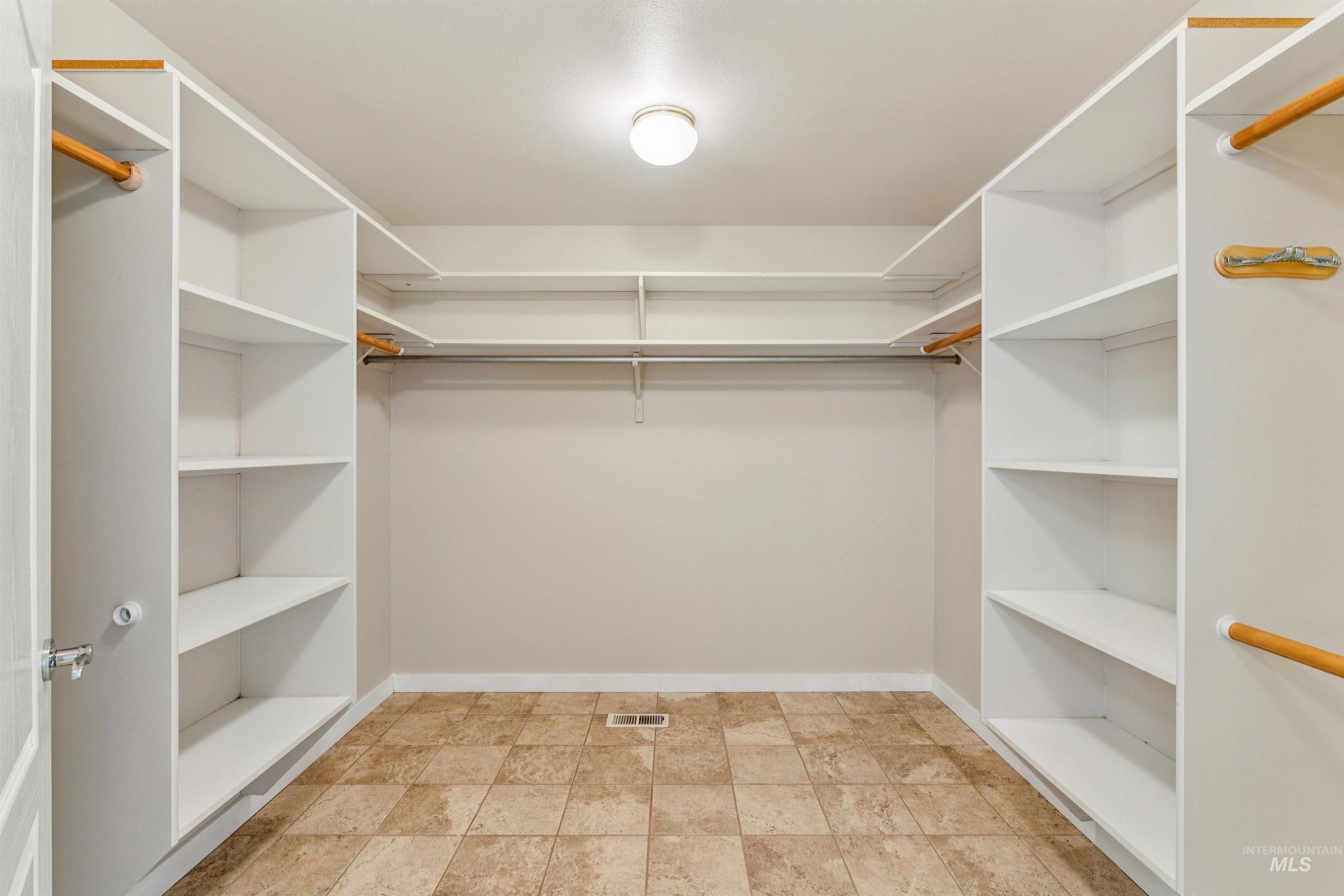 2099 Shelley Drive Property Photo 21