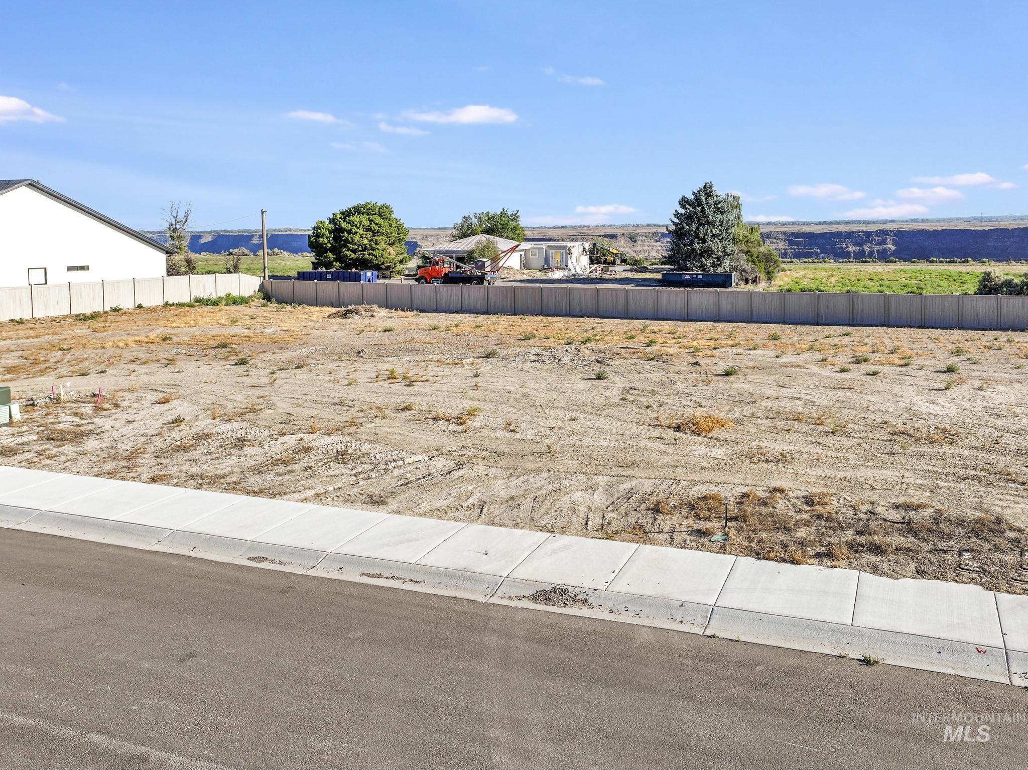 601 Canyon Falls Drive Property Photo 16