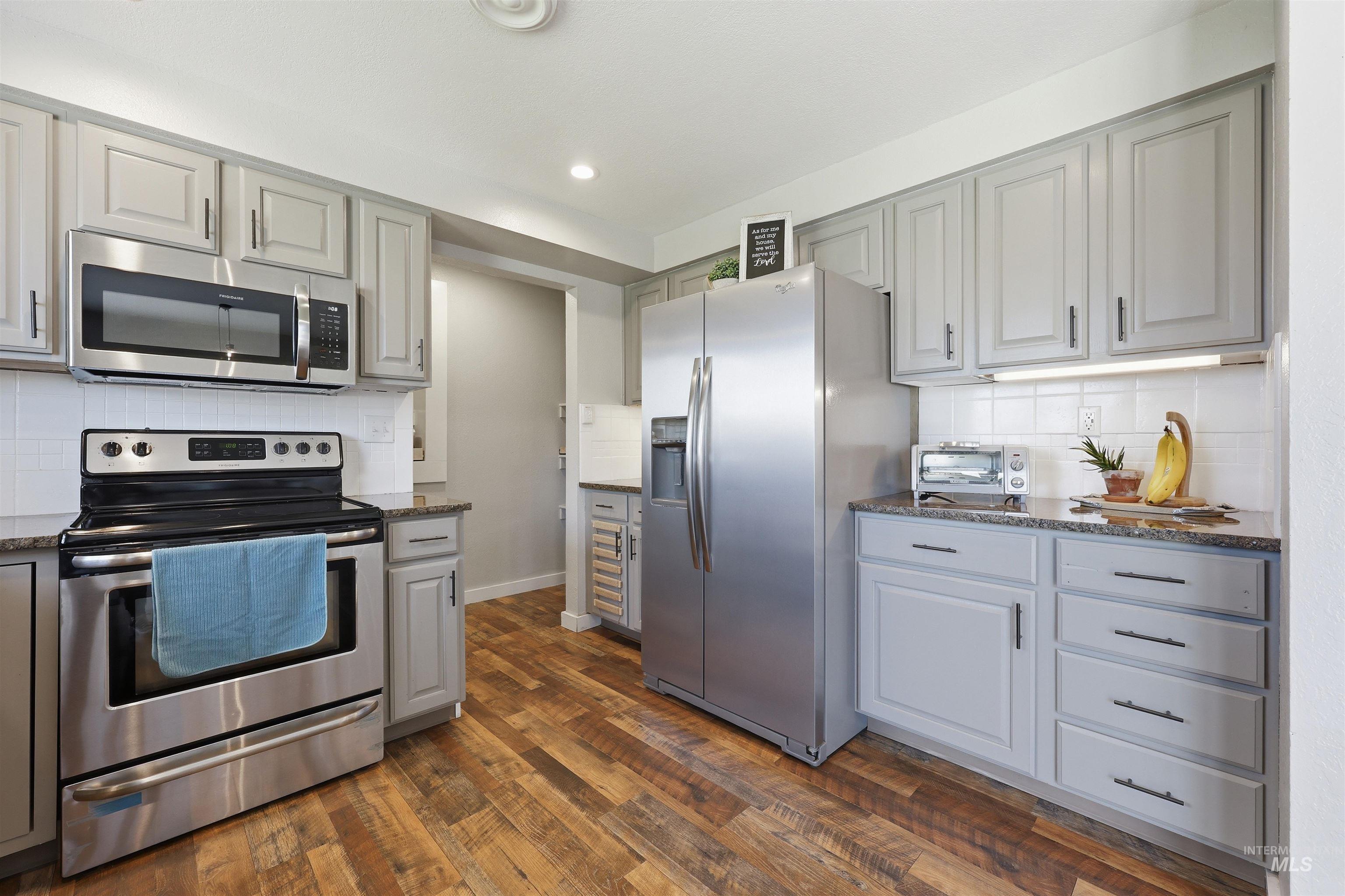 10370 Cherry Ln Property Photo 12