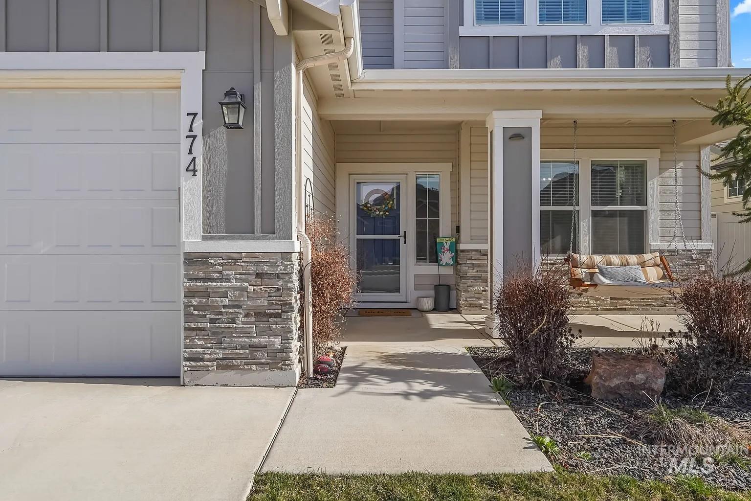 774 E Andes Dr Property Photo 2