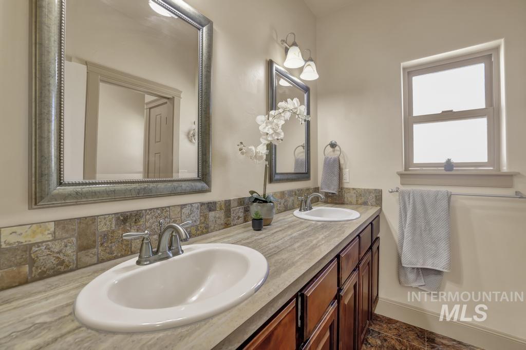 629 Lochsa Road Property Photo 38